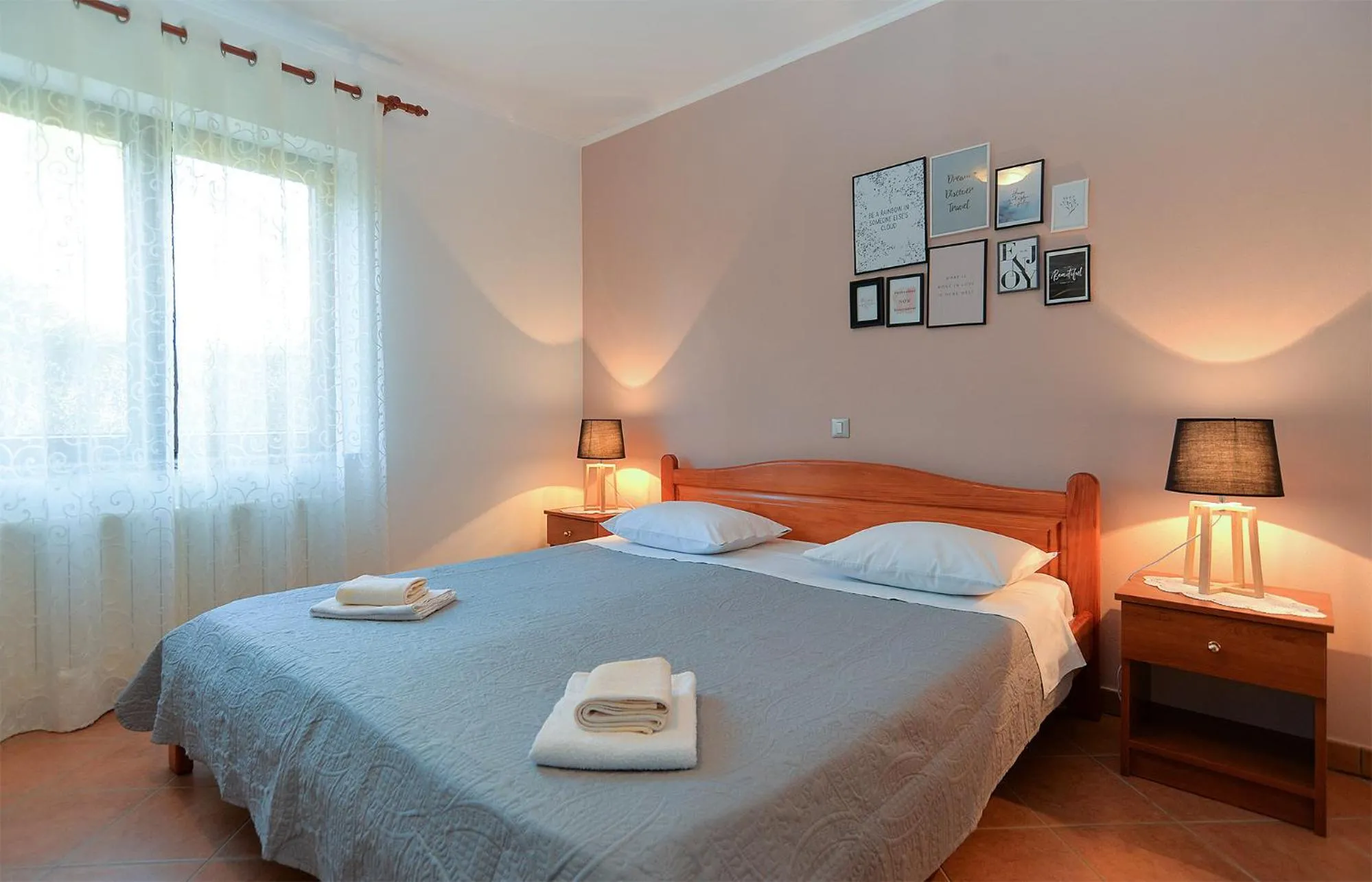 Bed in Apartments Marija 1089