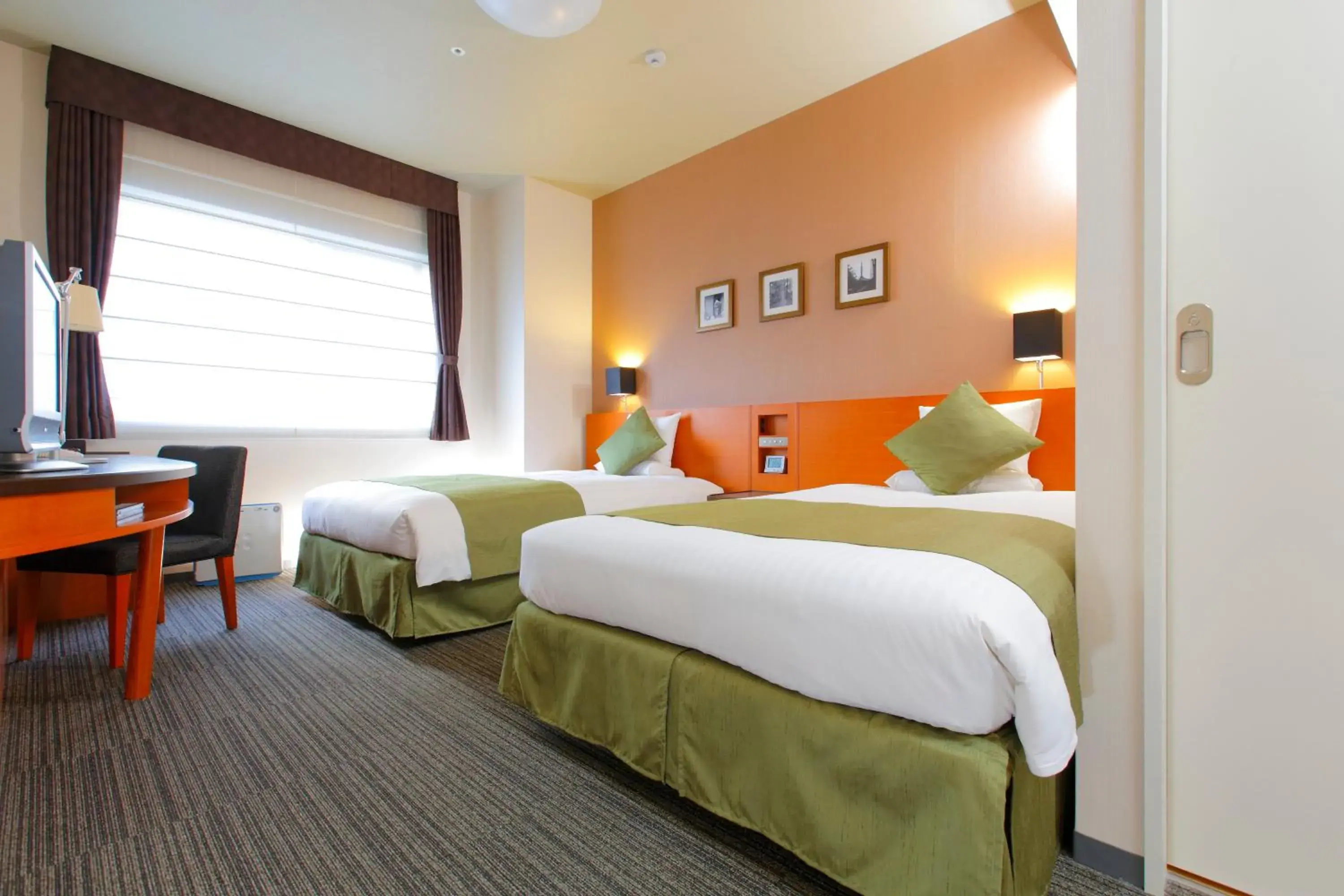 Photo of the whole room, Bed in HOTEL MYSTAYS Kyoto Shijo Photo of the whole room, Bed in HOTEL MYSTAYS Kyoto Shijo