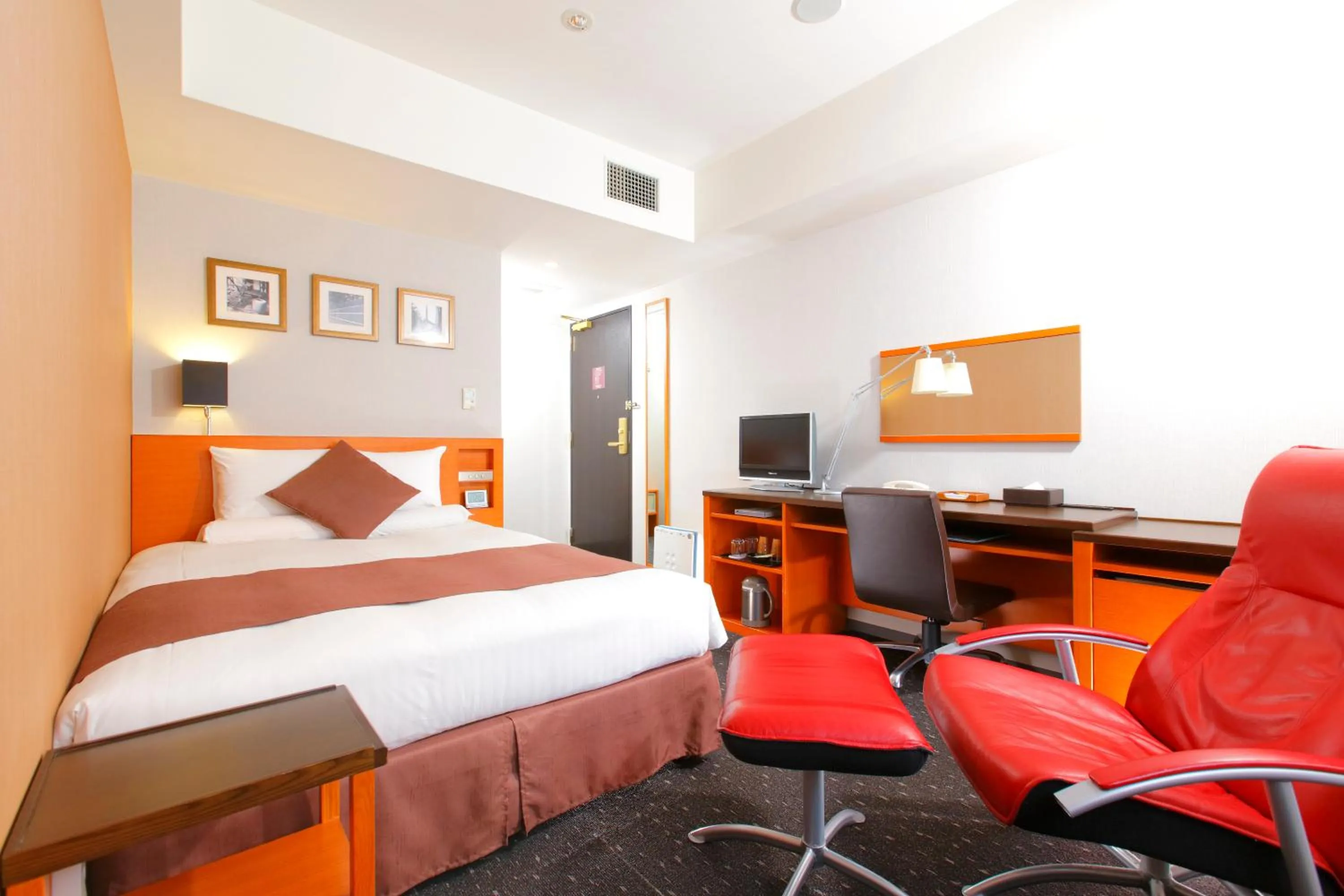 Spring, Bed in HOTEL MYSTAYS Kyoto Shijo