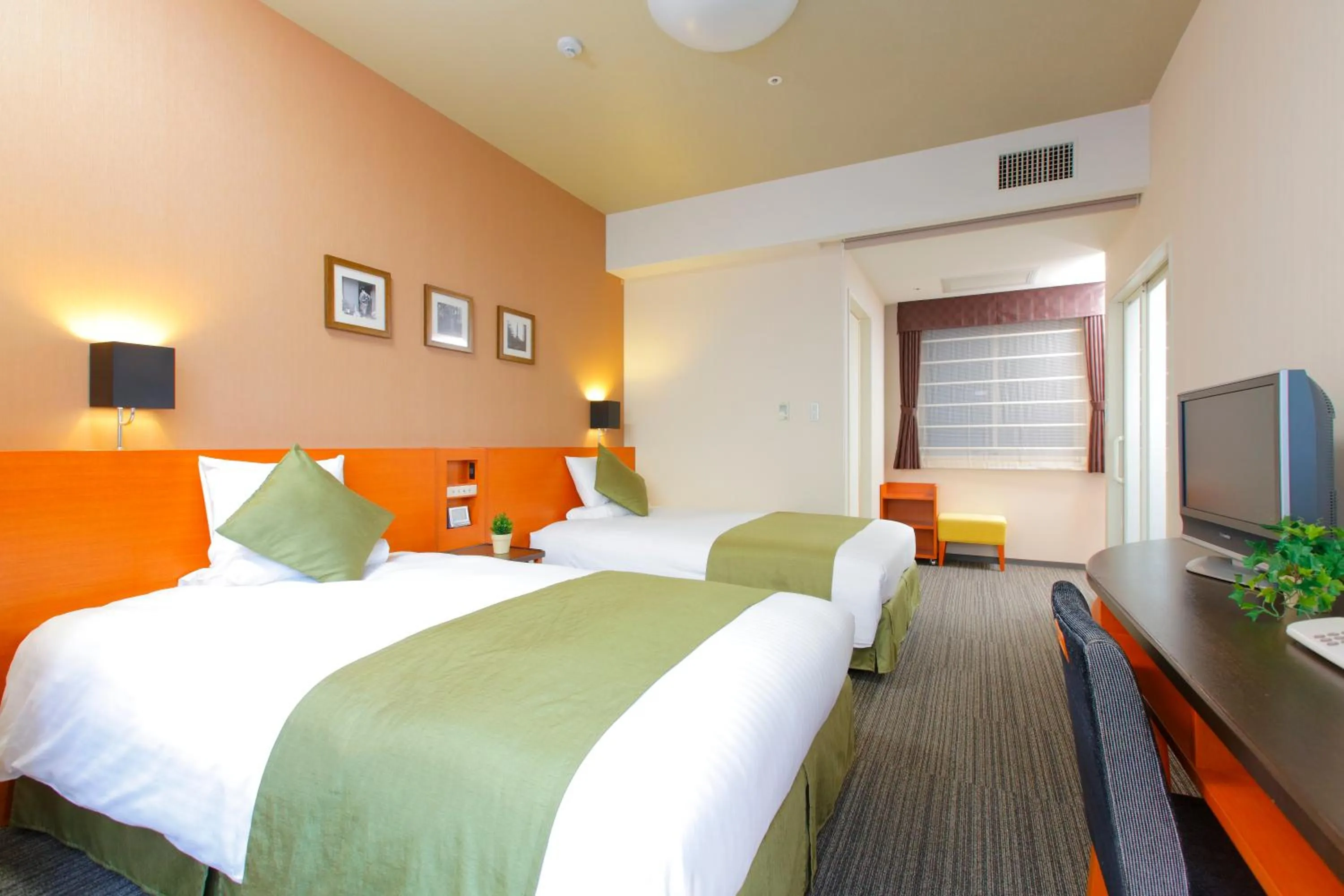 Photo of the whole room, Bed in HOTEL MYSTAYS Kyoto Shijo