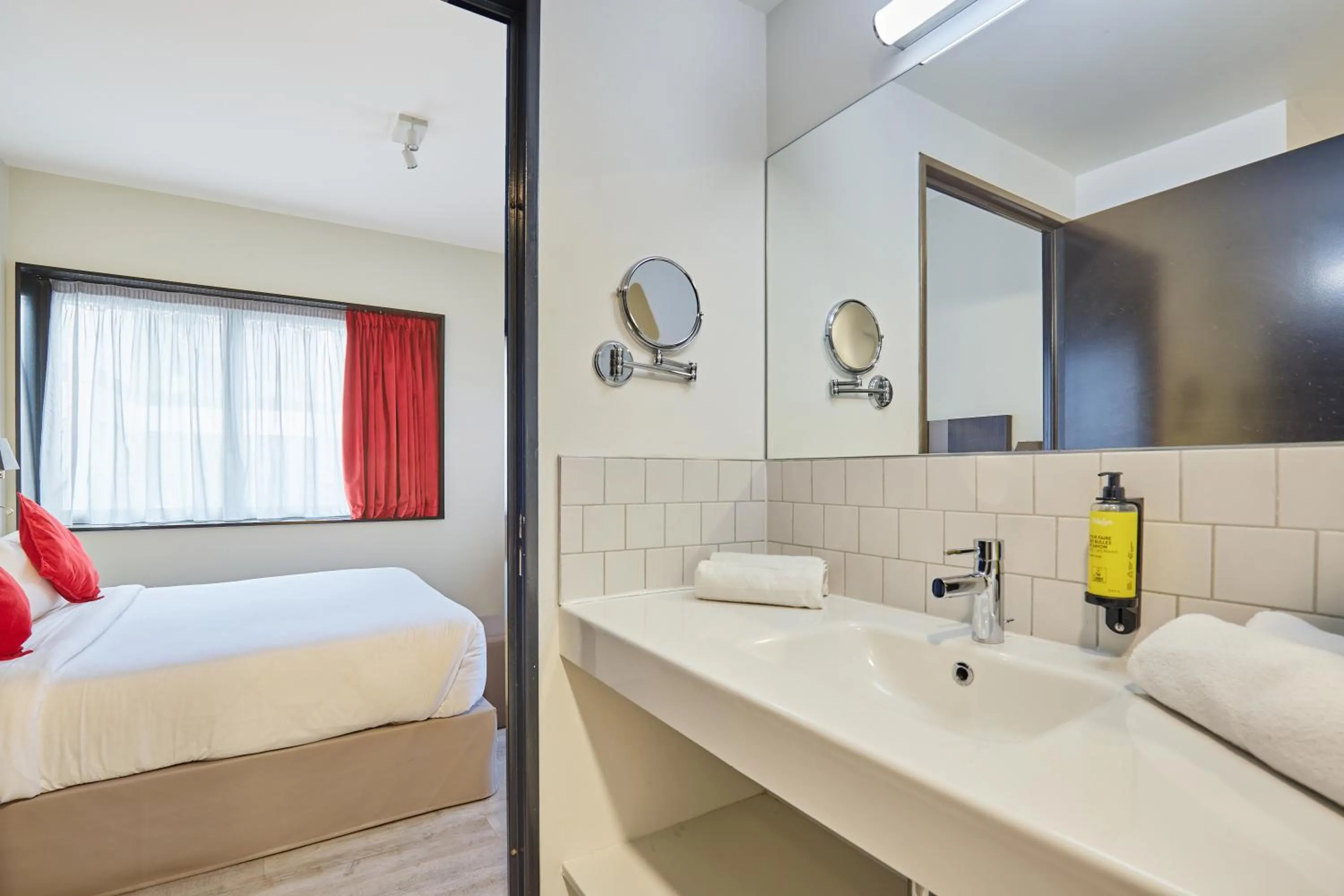 Bedroom, Bed in Appart Hotel Odalys City Paris XVII