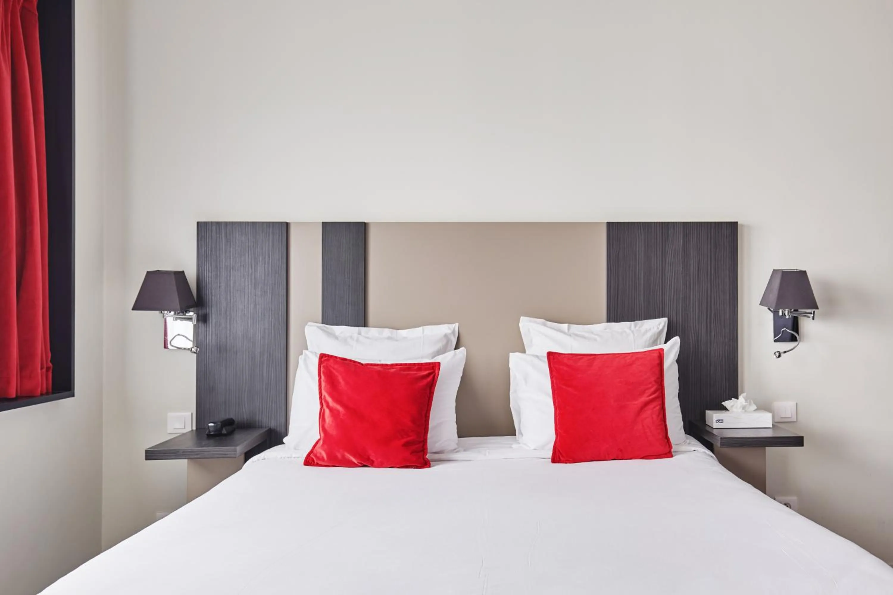 Bedroom, Bed in Appart Hotel Odalys City Paris XVII