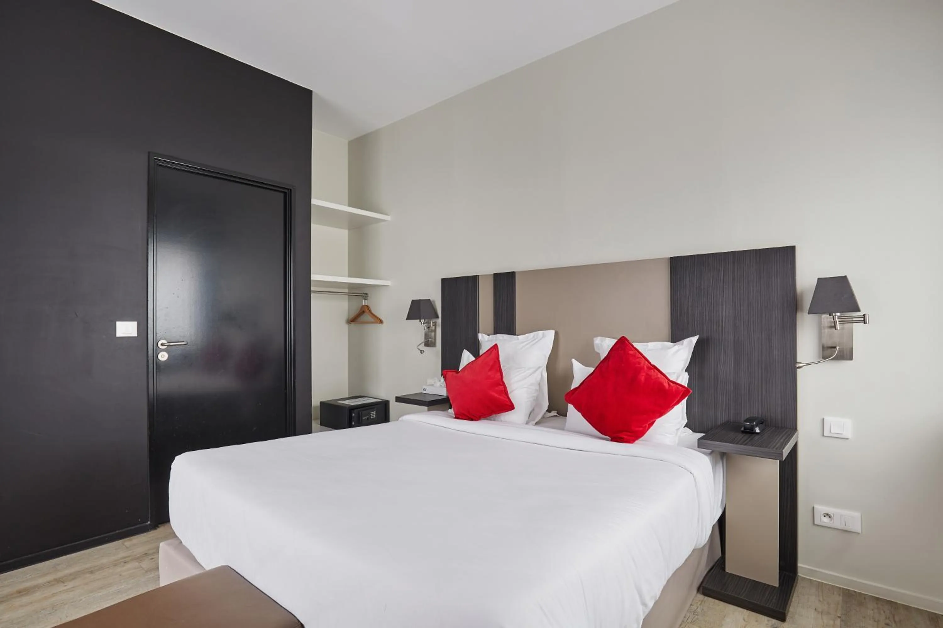 Bedroom, Bed in Appart Hotel Odalys City Paris XVII