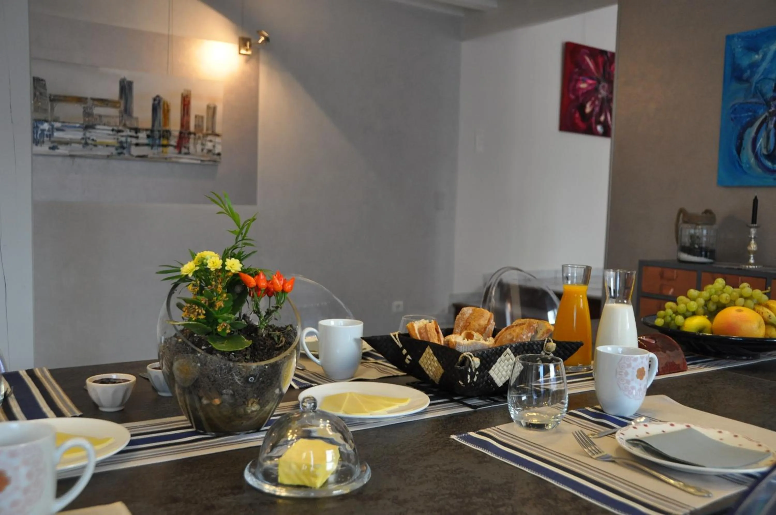 Continental breakfast in B&B Clos San Gianni