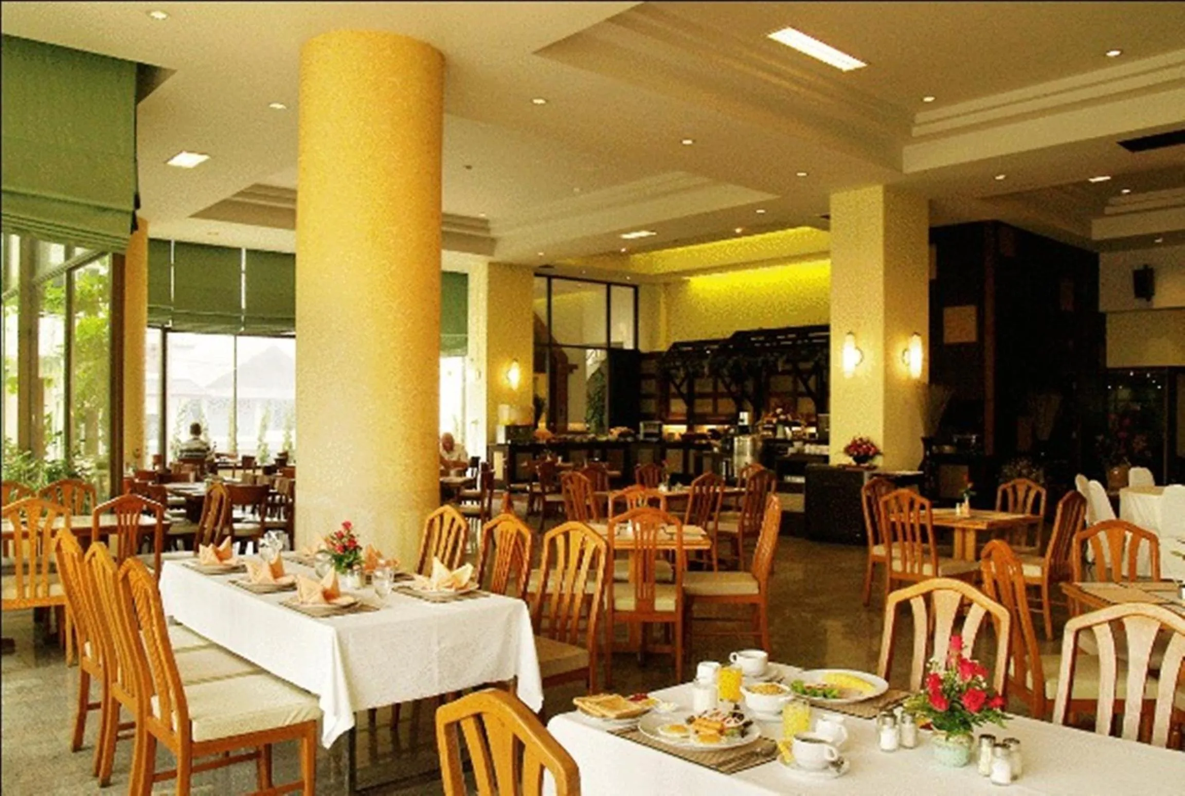 Restaurant/places to eat in Royal Lanna Hotel