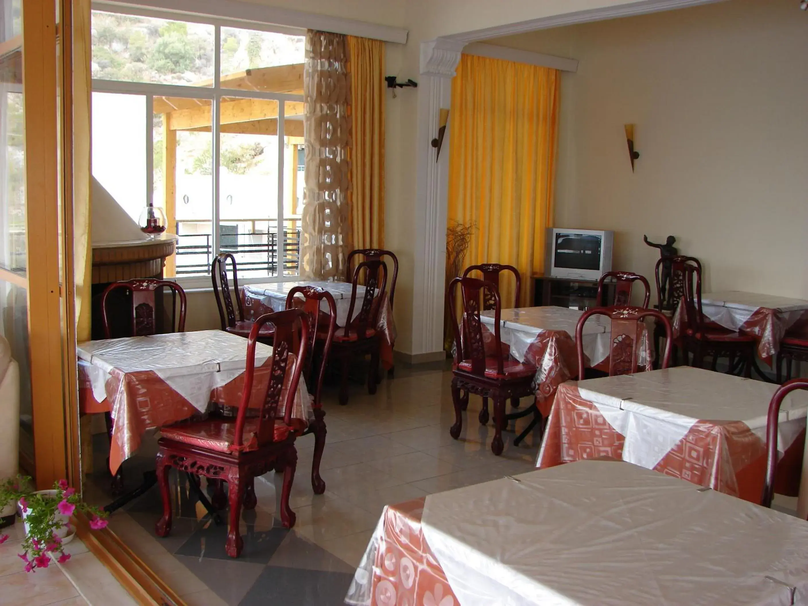 Restaurant/places to eat in Petit Palais Hotel Restaurant/places to eat in Petit Palais Hotel