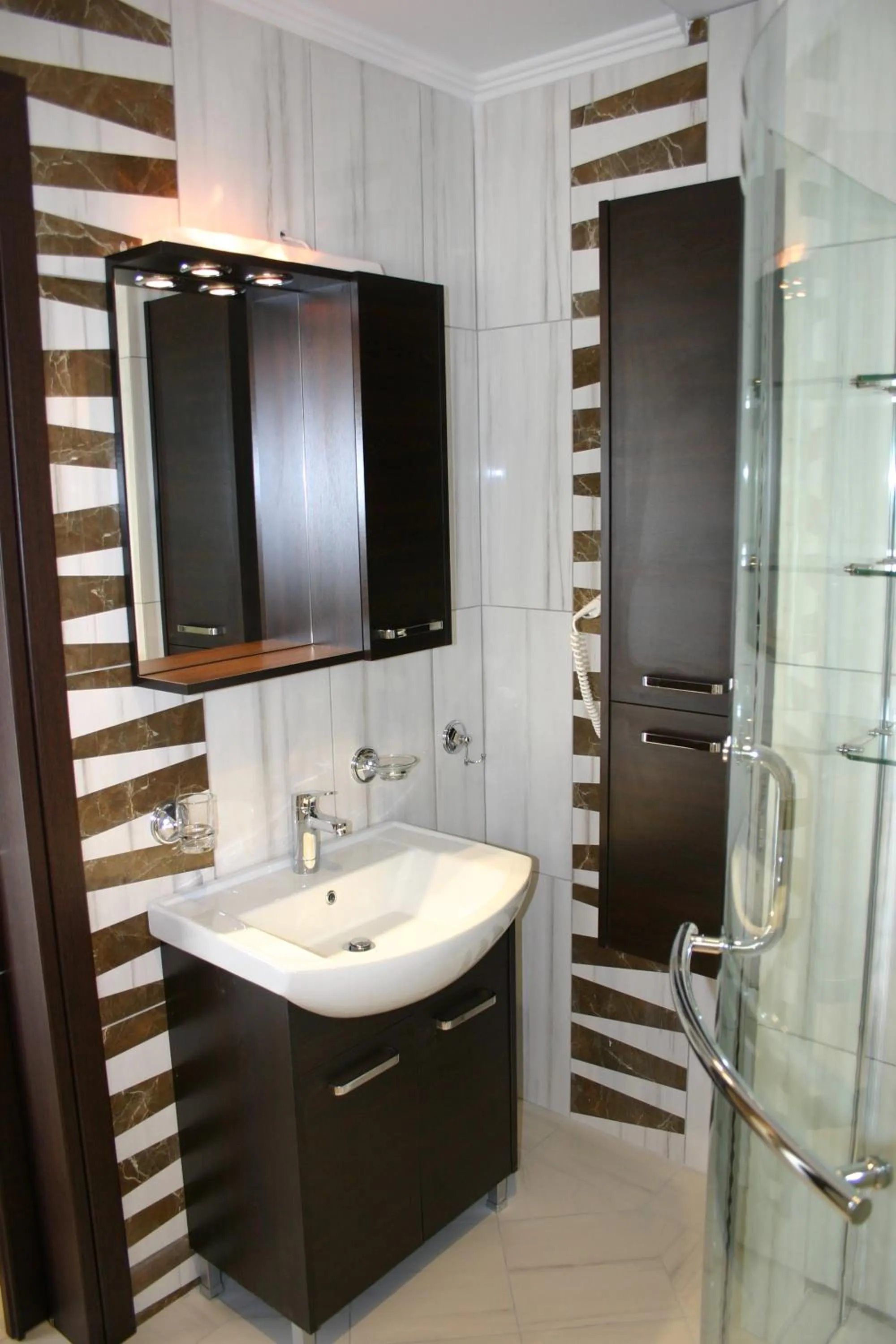 Shower in Petit Palais Hotel