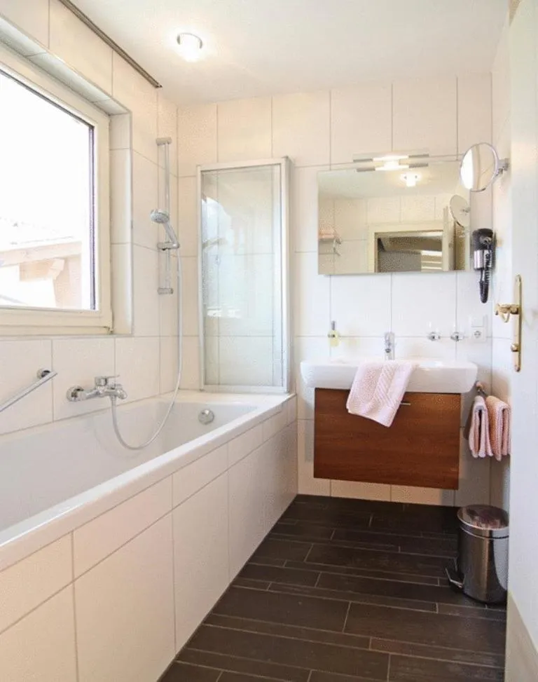Bathroom in Aparthotel Krösbacher