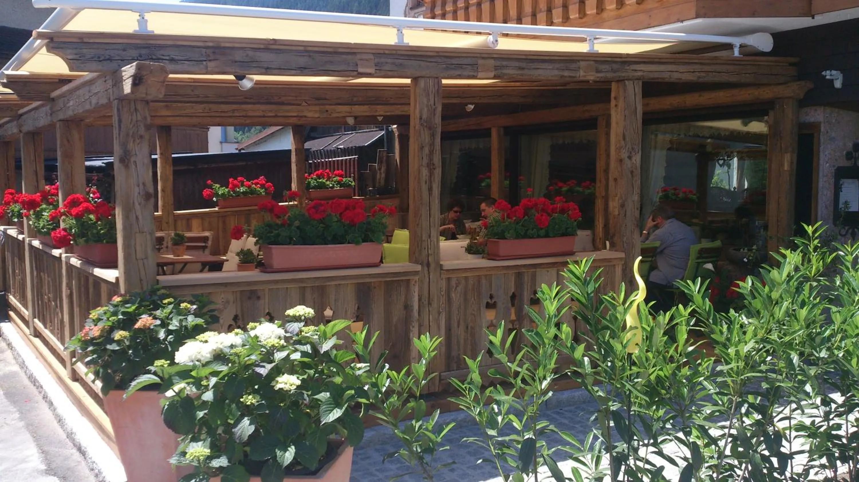 Restaurant/places to eat in Aparthotel Krösbacher