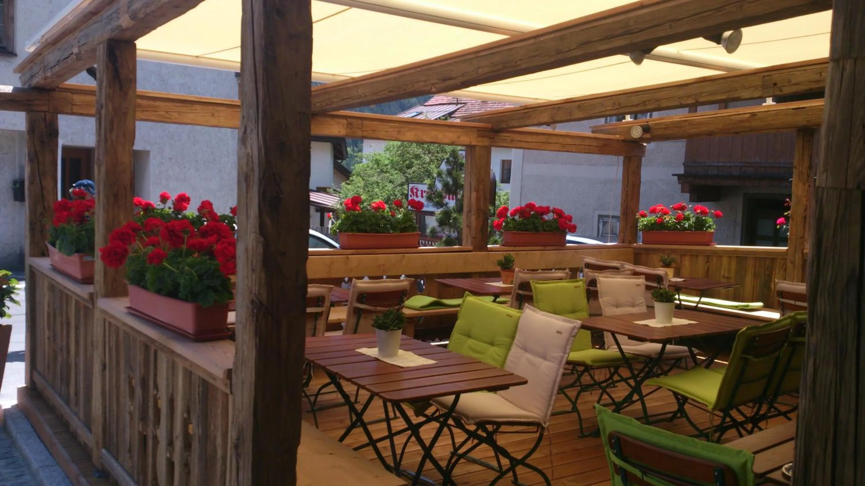 Restaurant/places to eat in Aparthotel Krösbacher