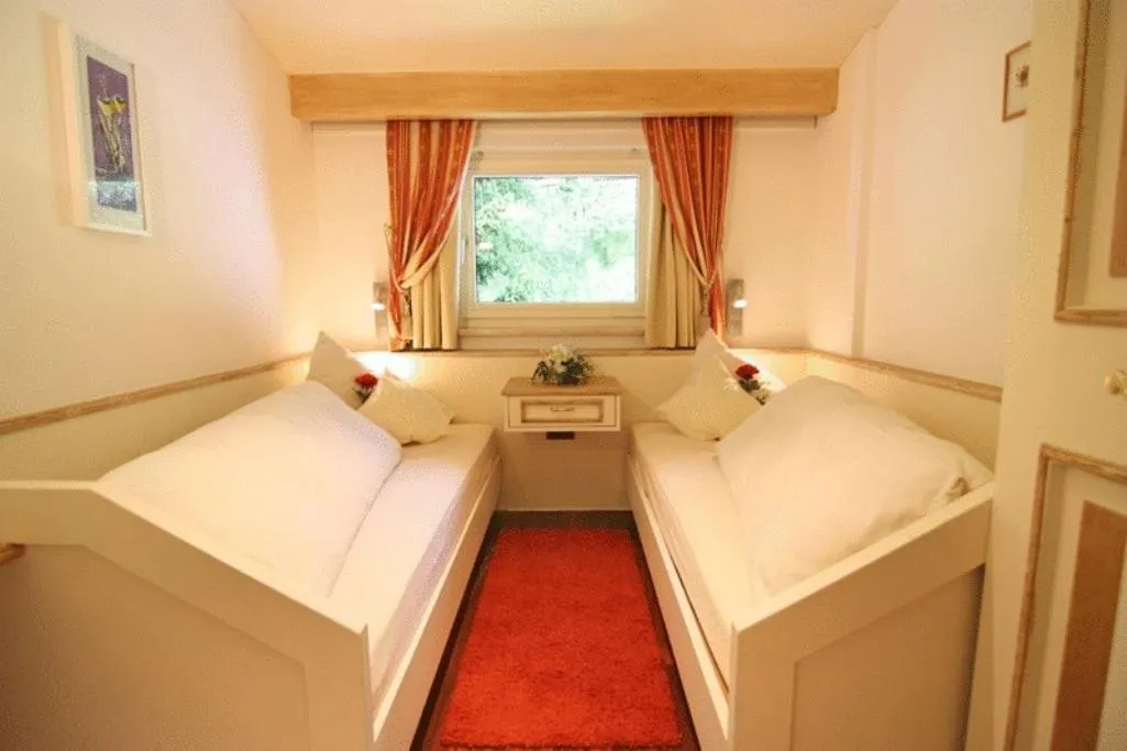 Bed in Aparthotel Krösbacher