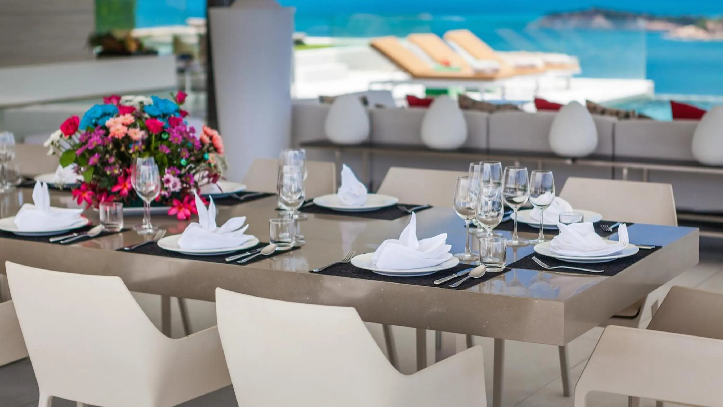 Dining area in Villa Anavaya