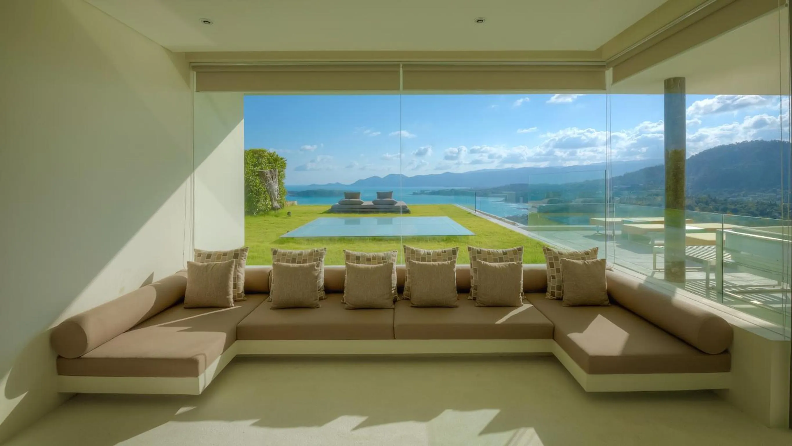 Library in Villa Anavaya