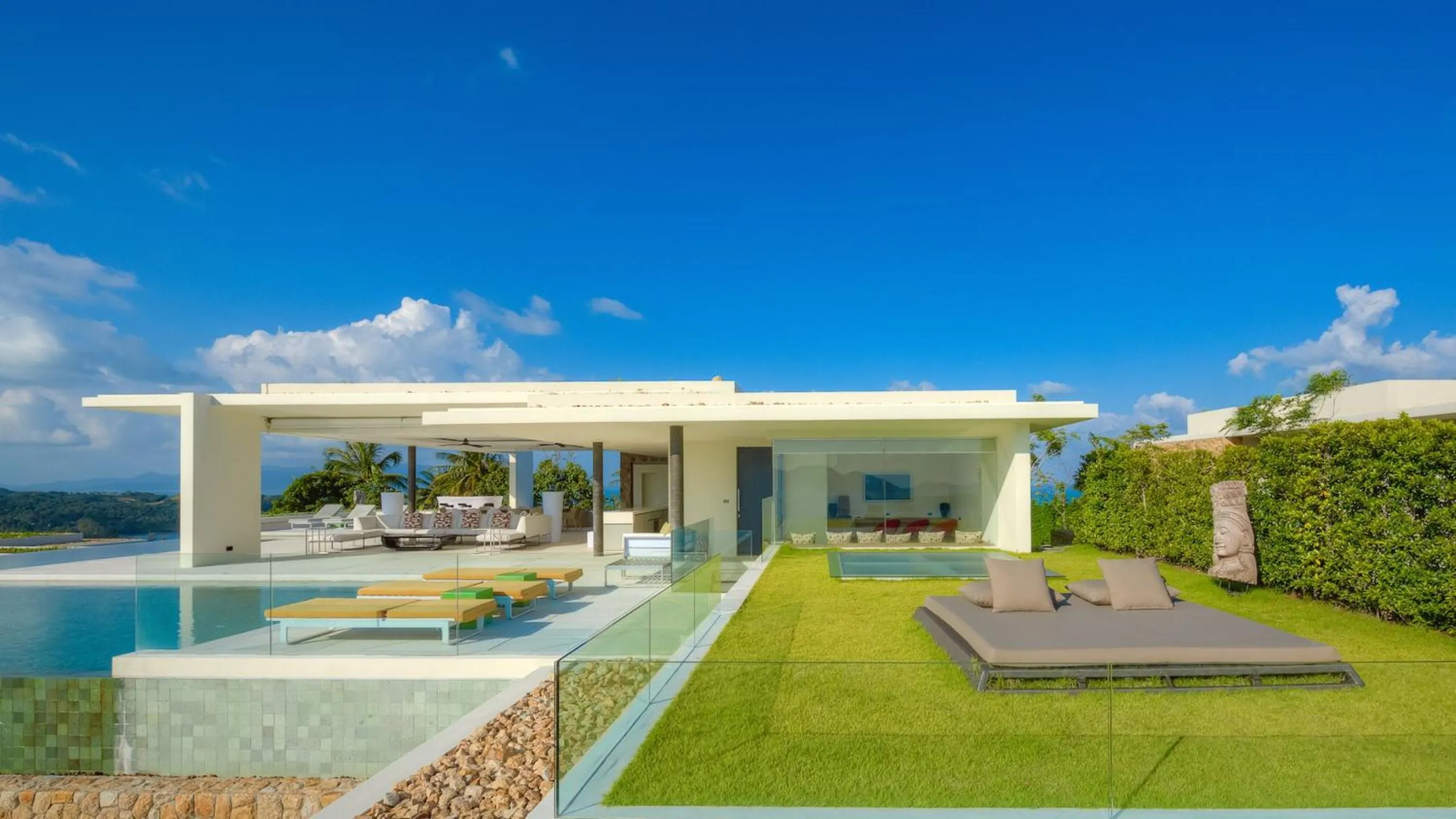 Facade/entrance in Villa Anavaya