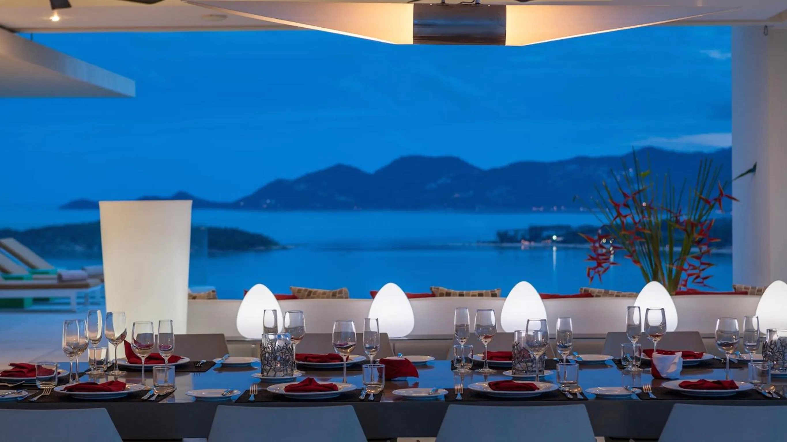 Dining area in Villa Anavaya