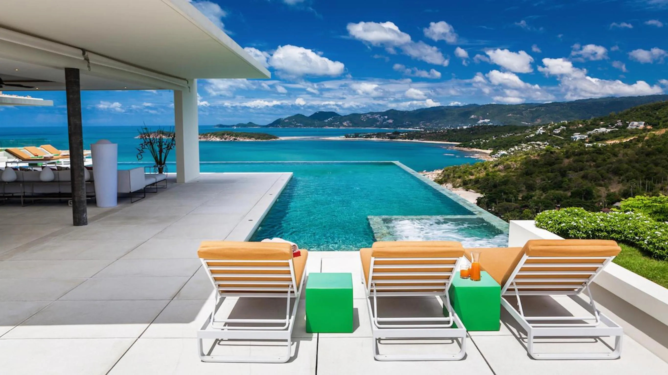 Swimming pool in Villa Anavaya