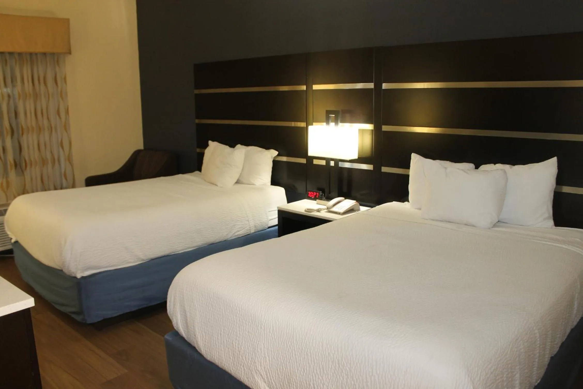 Bed in Days Inn by Wyndham Budd Lake