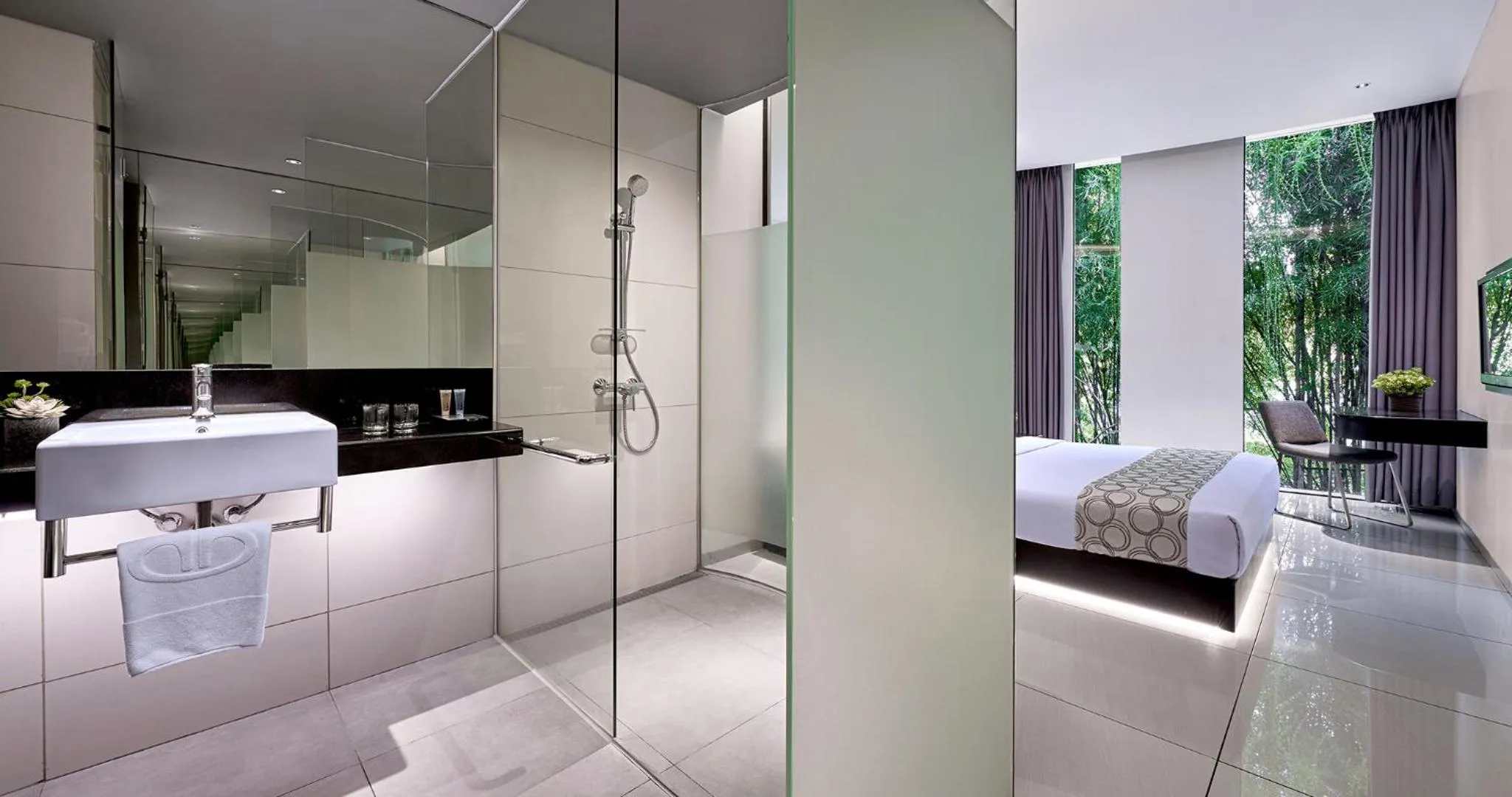 Bed in FM7 Resort Hotel - Jakarta Airport