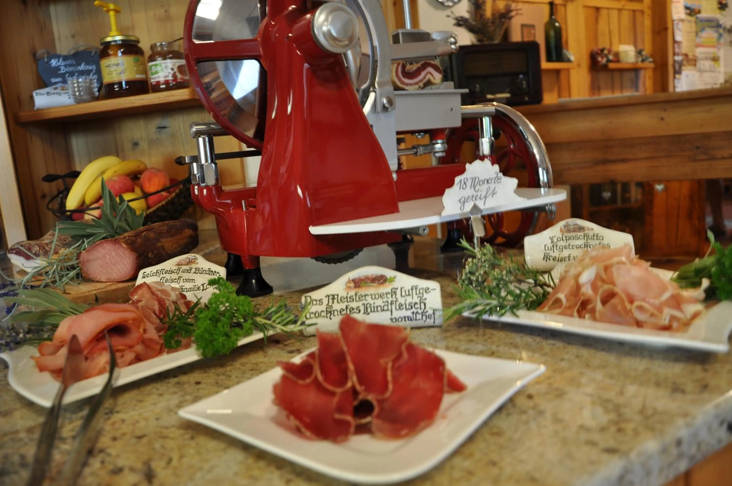 Buffet breakfast in Gmiatliche Stubm