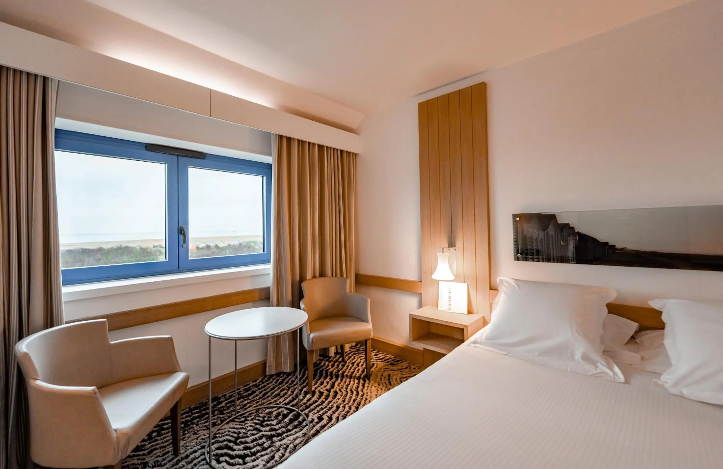 Photo of the whole room, Bed in Thalazur Ouistreham - Hôtel & Spa