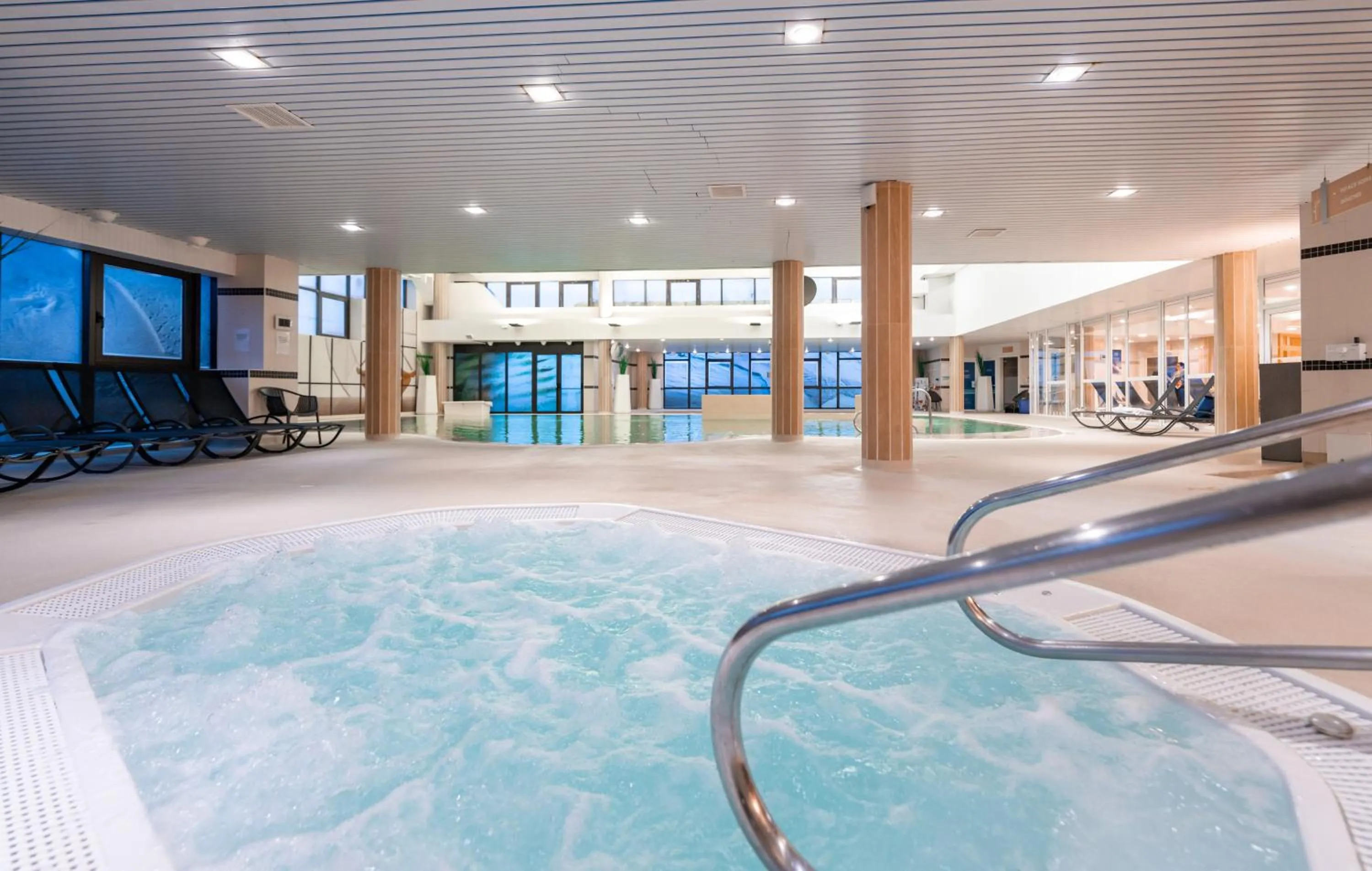 Swimming pool in Thalazur Ouistreham - Hôtel & Spa