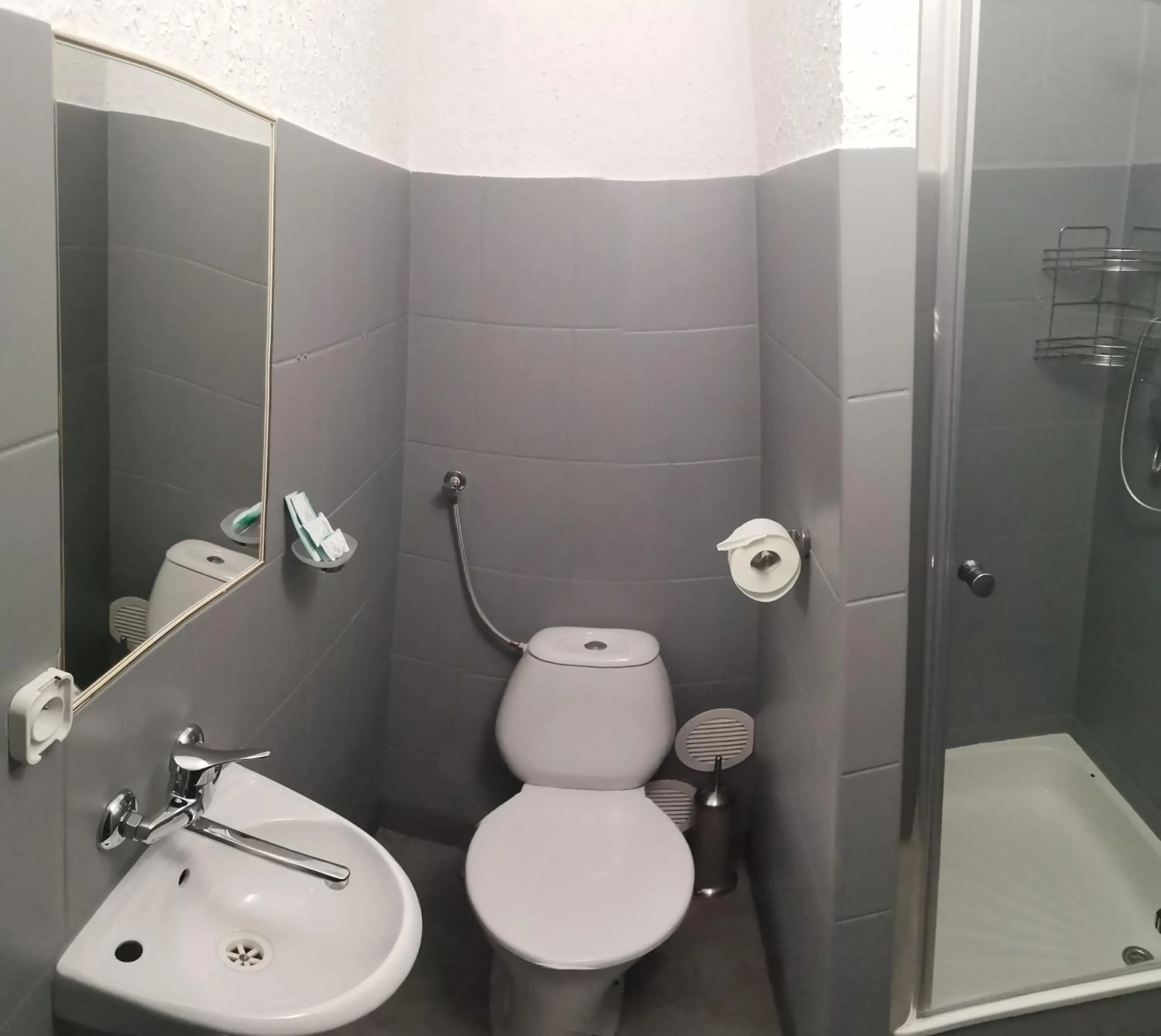 Shower in Hotel Holidays