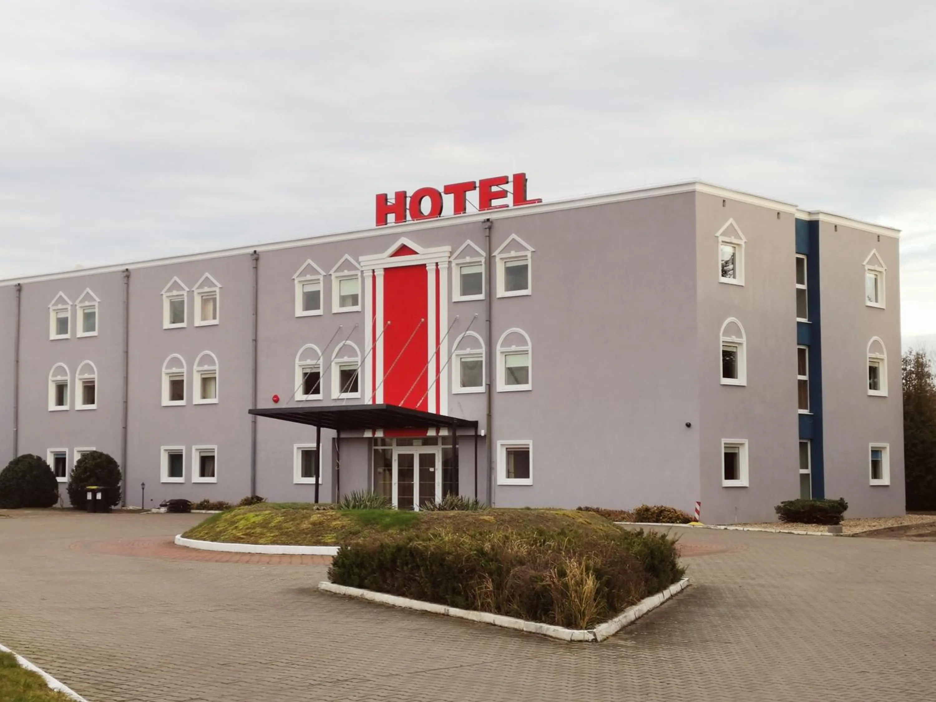 Property building in Hotel Holidays