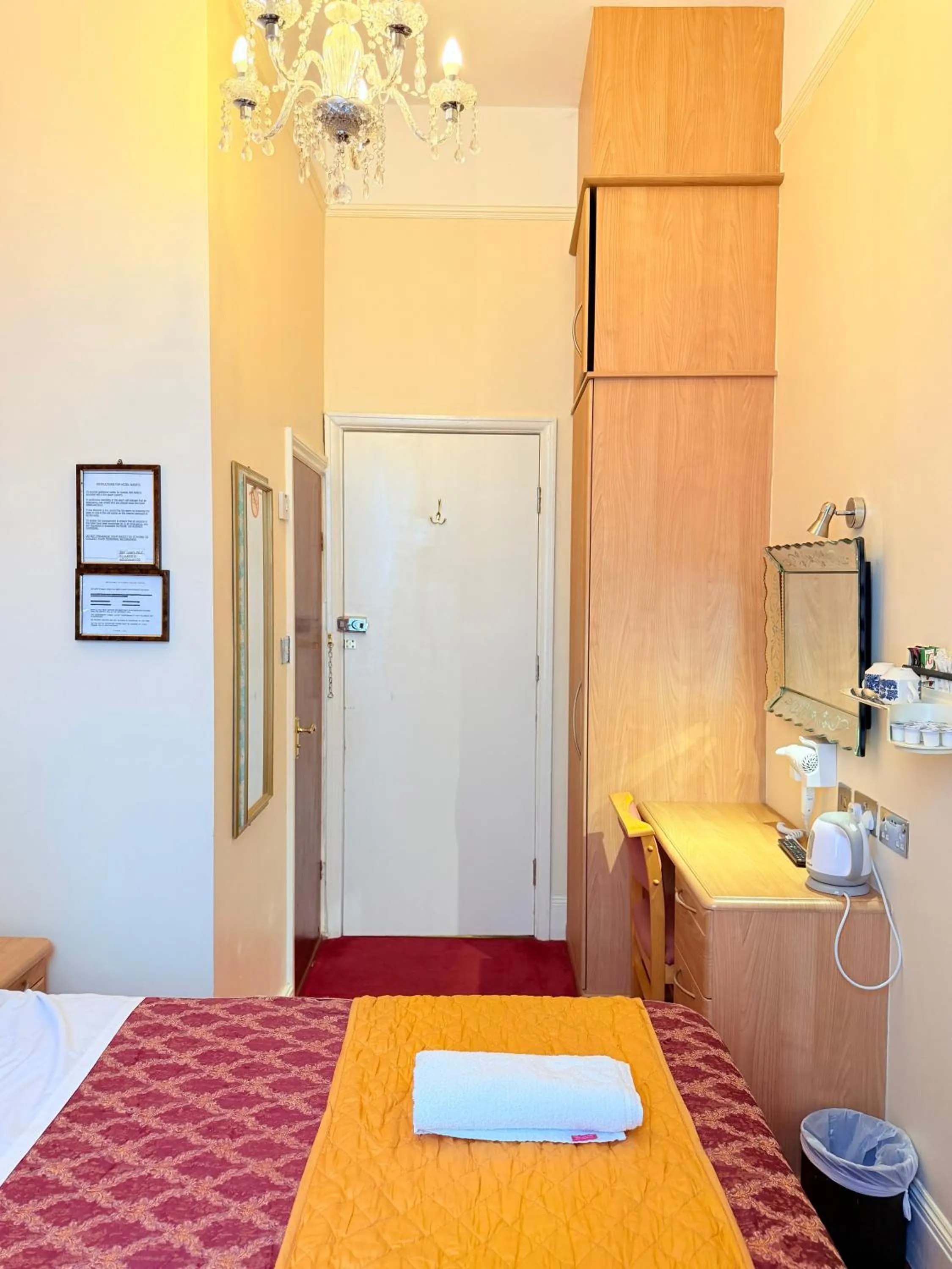 Bed in Albro House Hotel, London