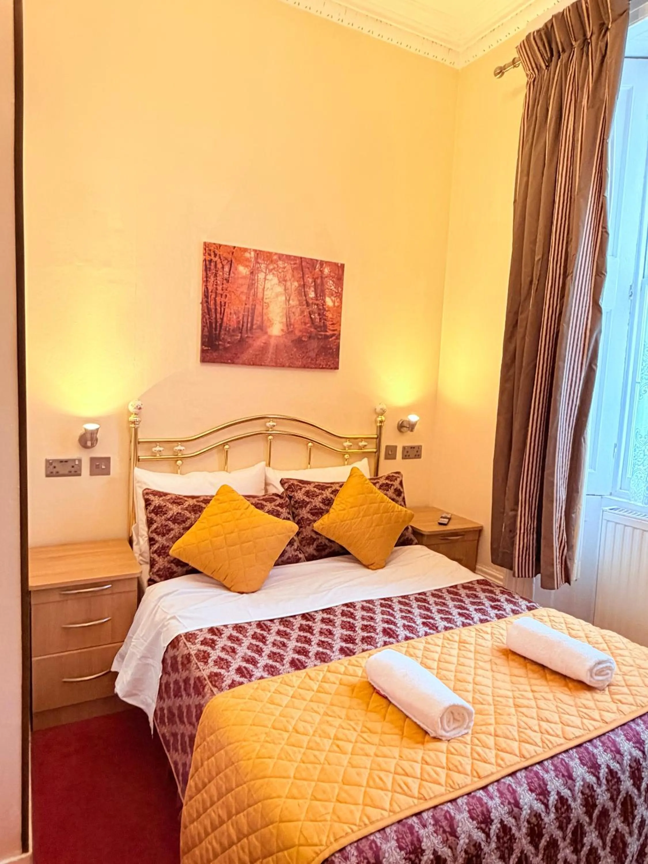 Bed in Albro House Hotel, London