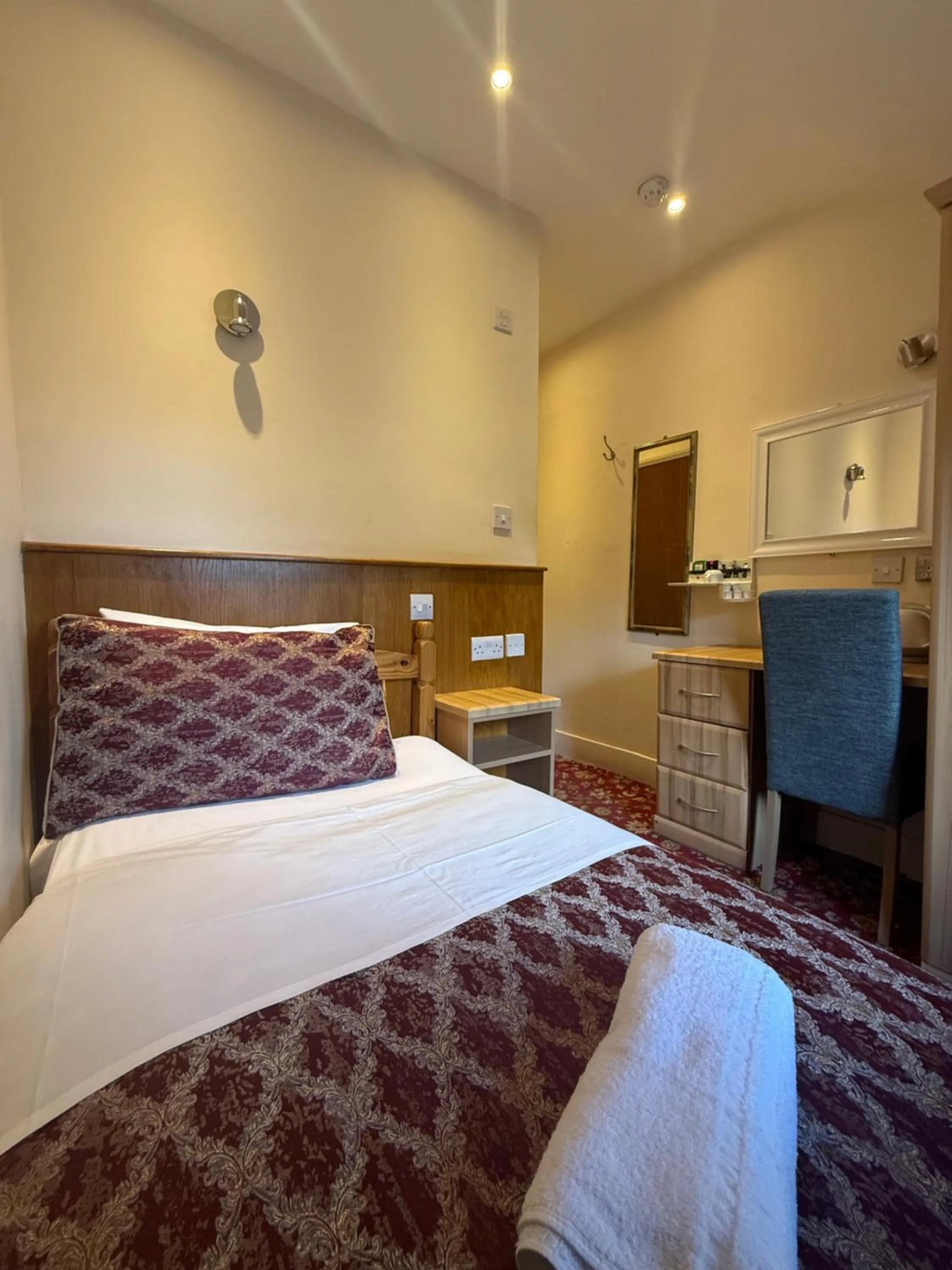 Bed in Albro House Hotel, London