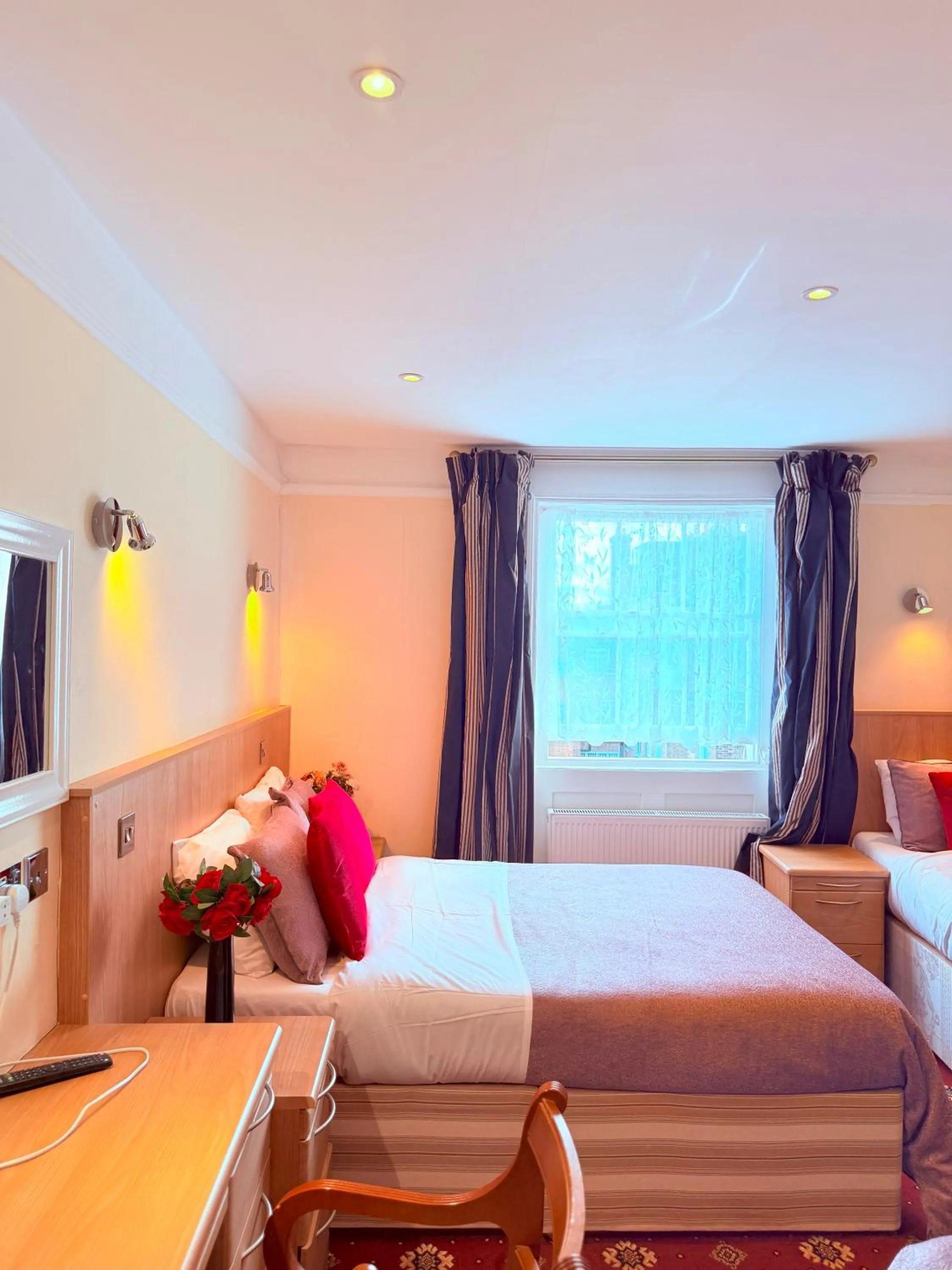 Bedroom, Bed in Albro House Hotel, London