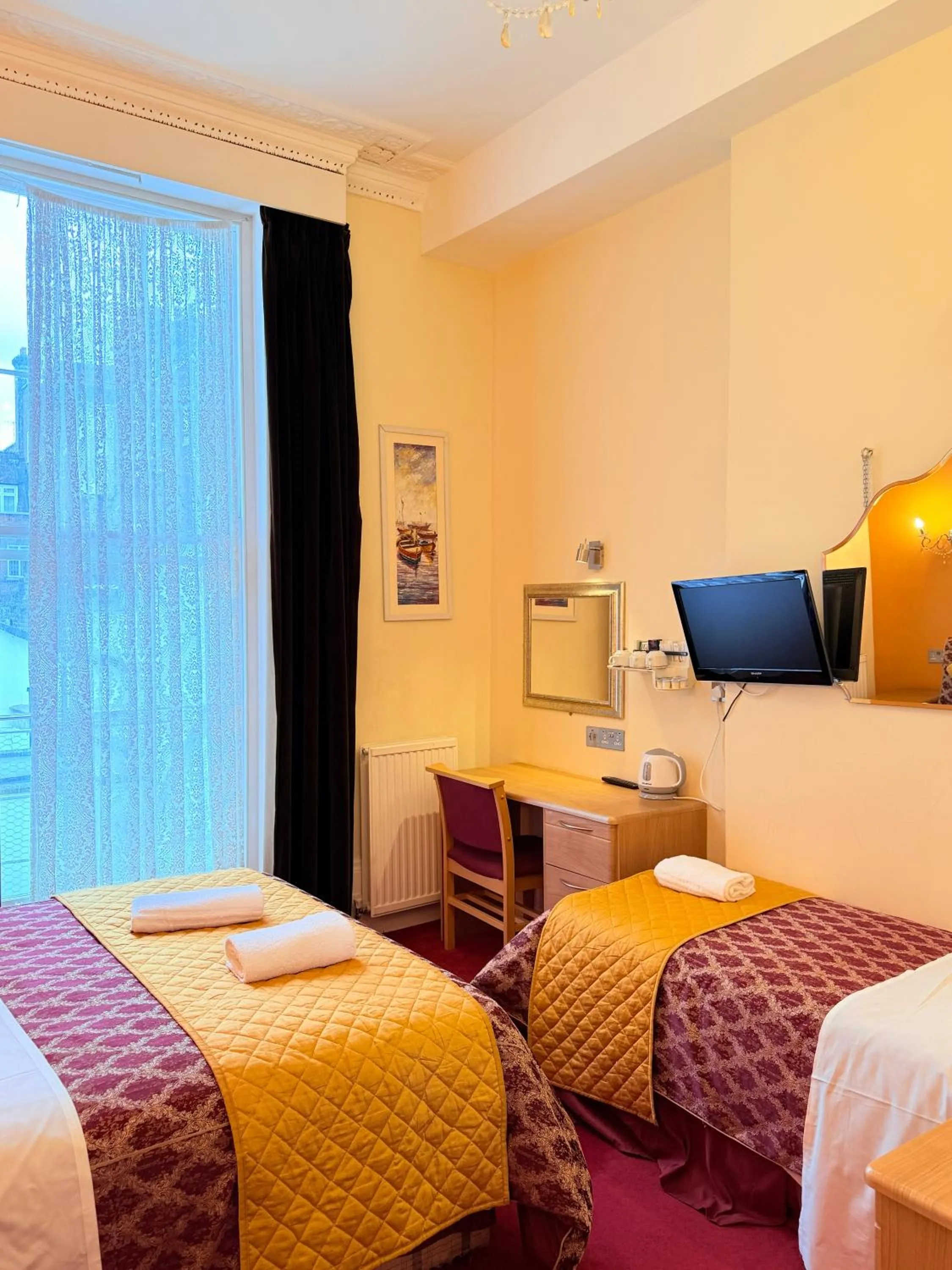 Bed in Albro House Hotel, London