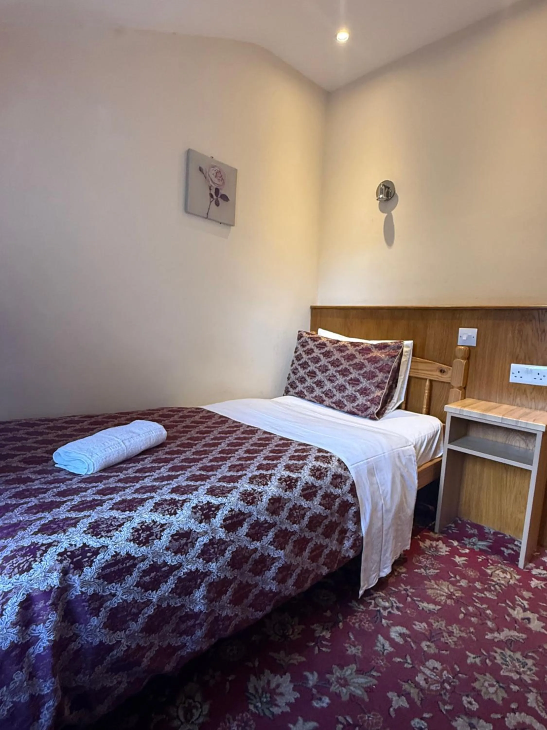 Bed in Albro House Hotel, London