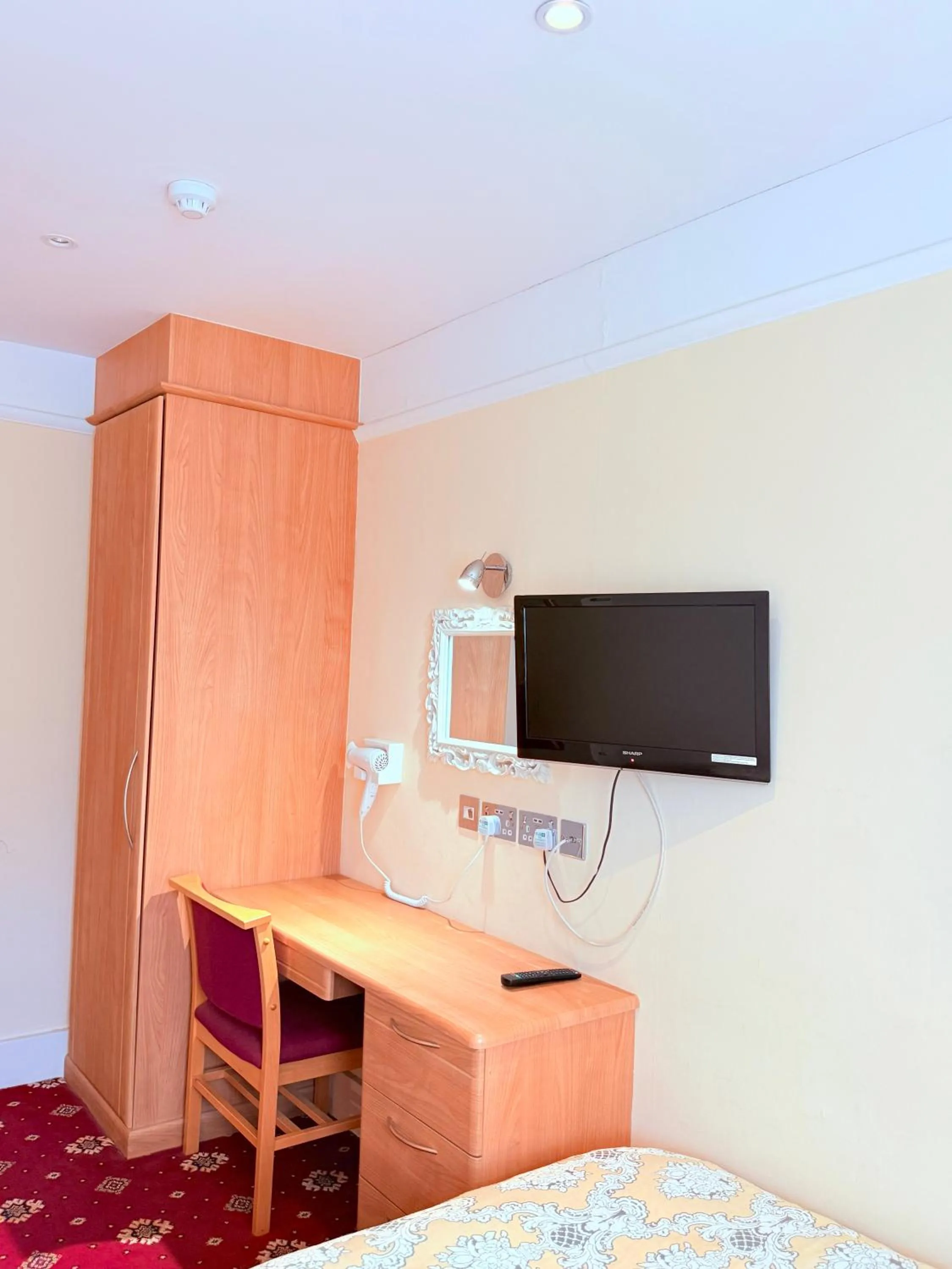 Bedroom in Albro House Hotel, London