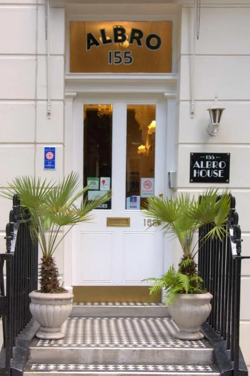Facade/entrance in Albro House Hotel, London