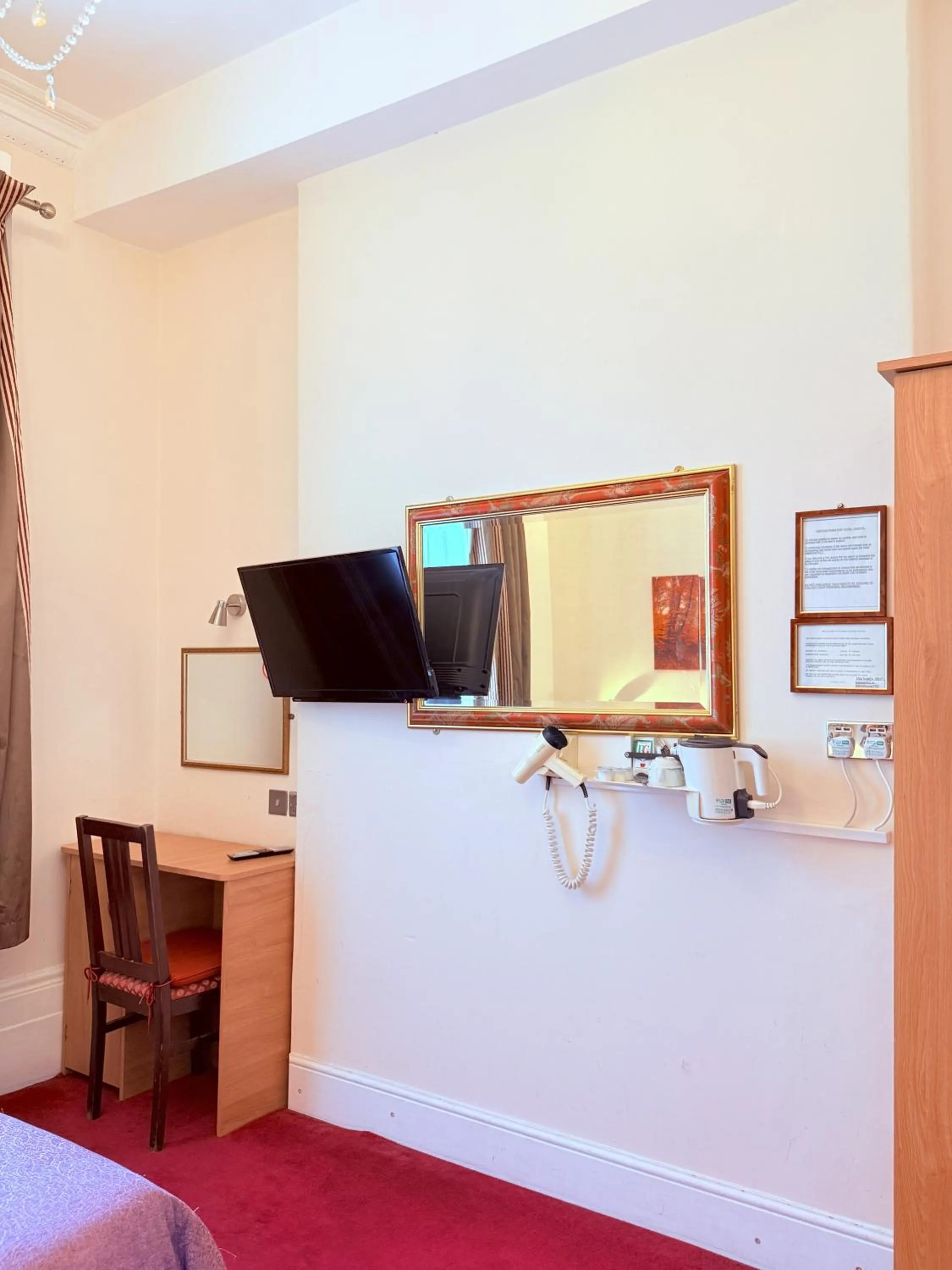 Bed in Albro House Hotel, London