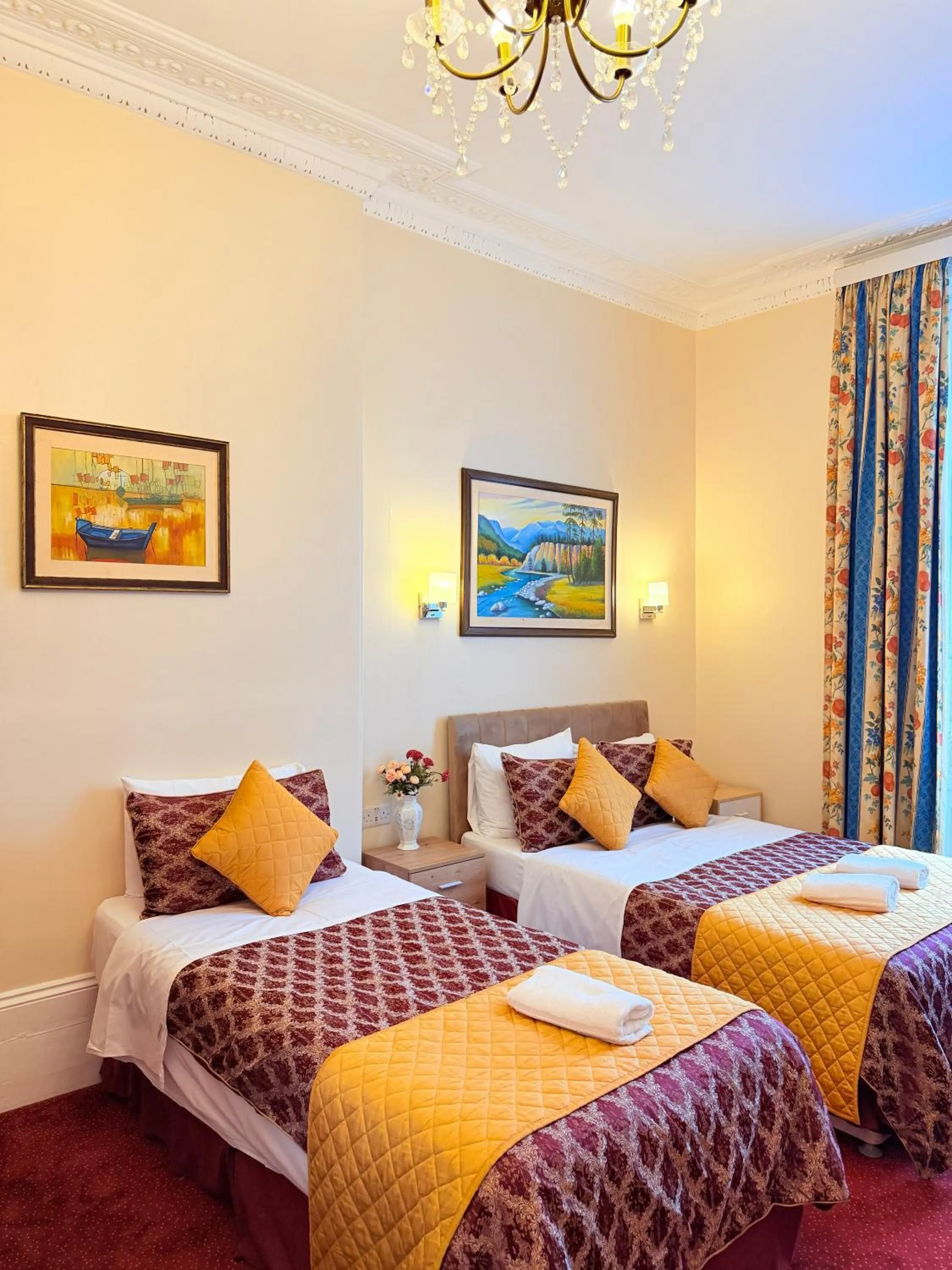 Bed in Albro House Hotel, London