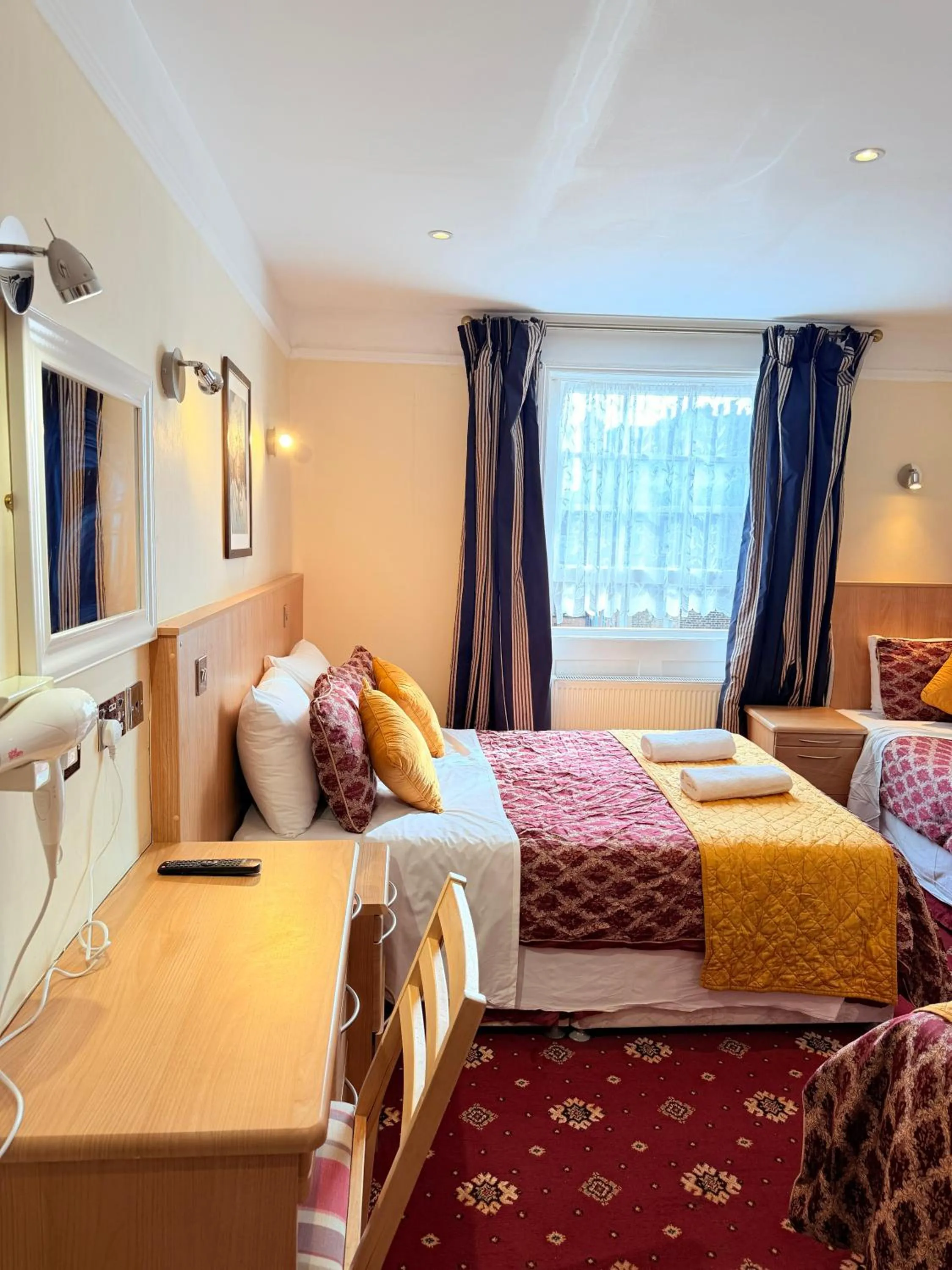 Bed in Albro House Hotel, London