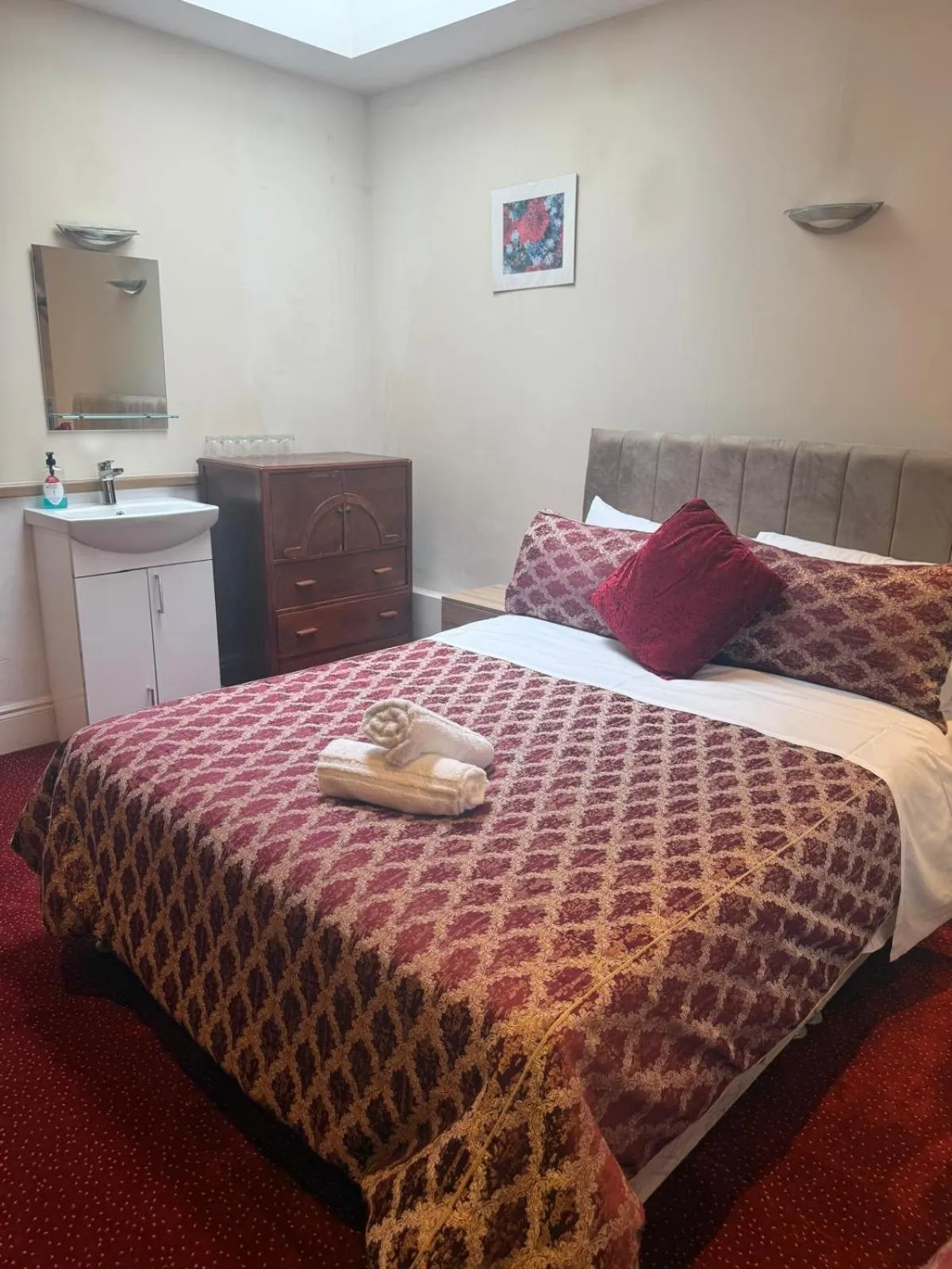 Bed in Albro House Hotel, London