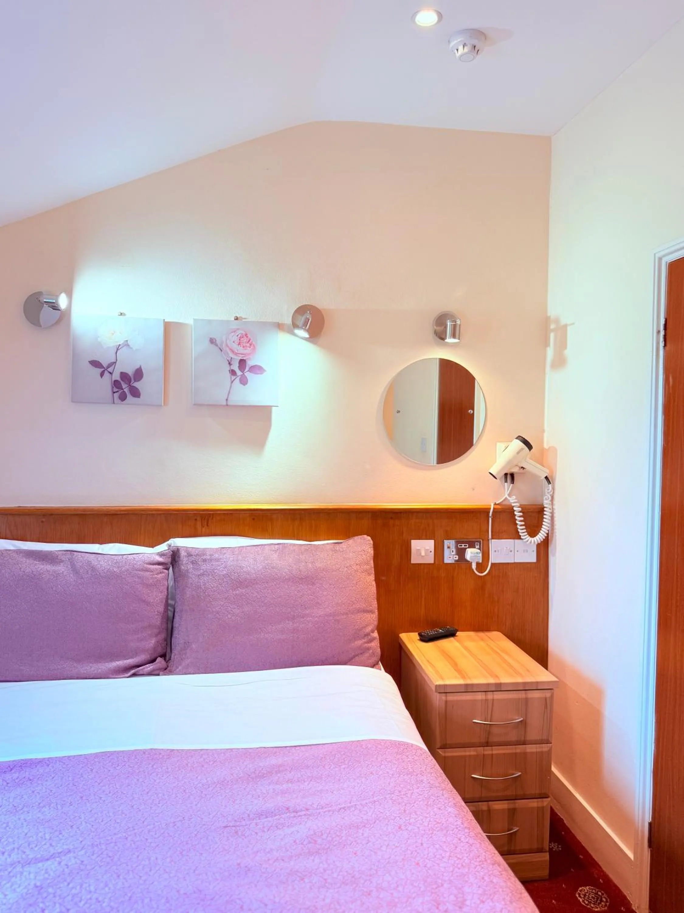 Bedroom, Bed in Albro House Hotel, London