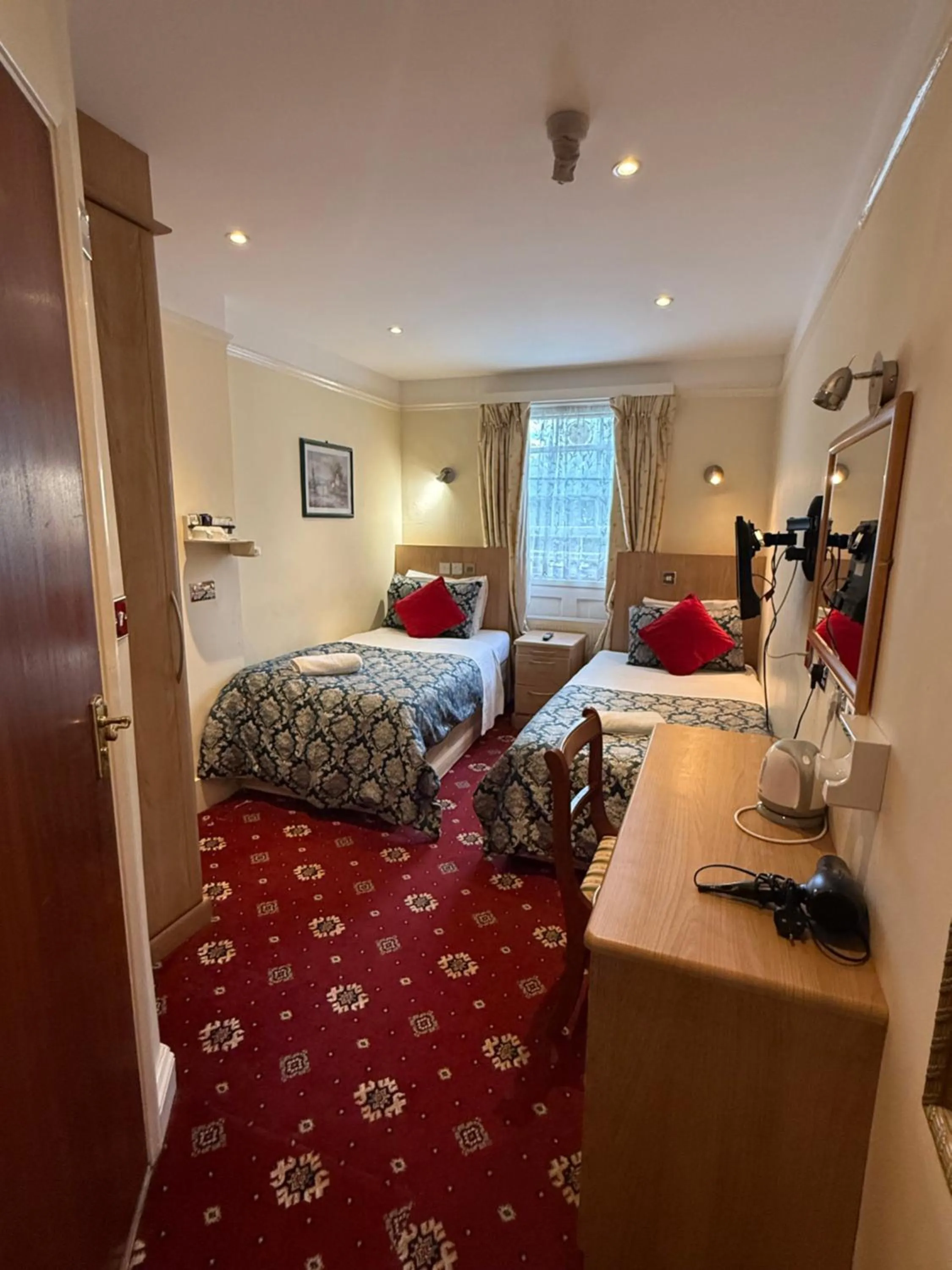 Bed in Albro House Hotel, London