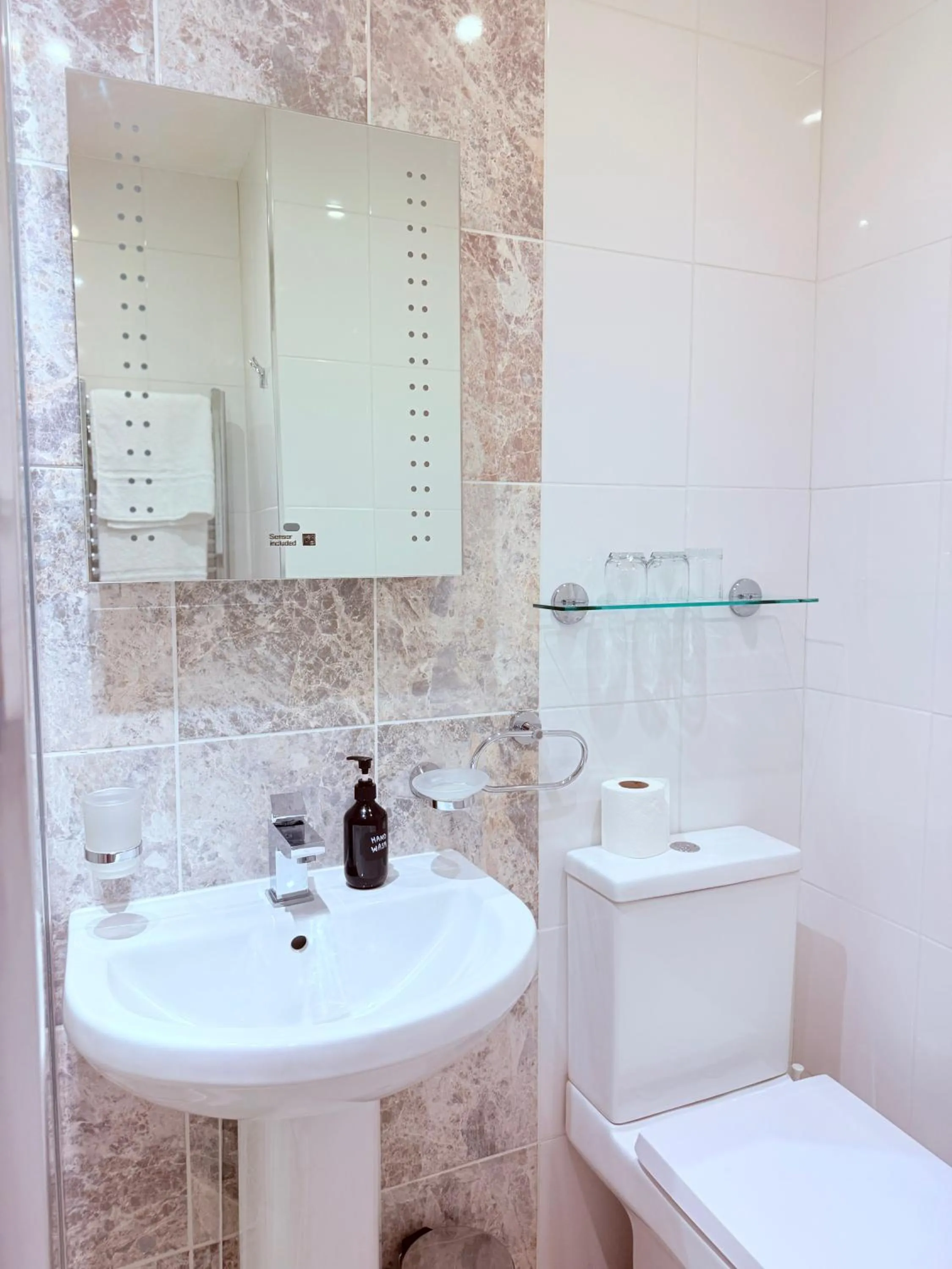Bathroom in Albro House Hotel, London
