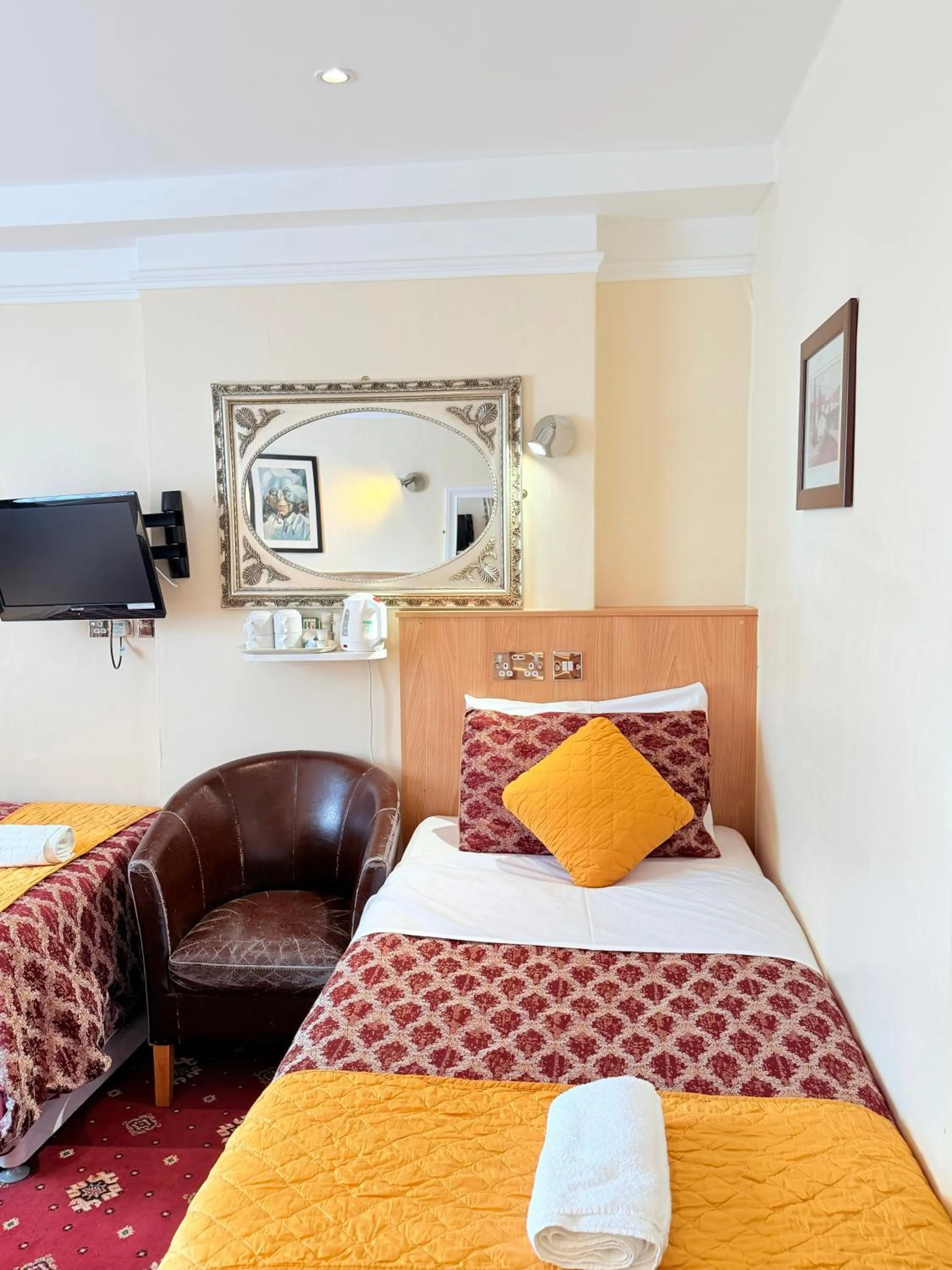 Bed in Albro House Hotel, London