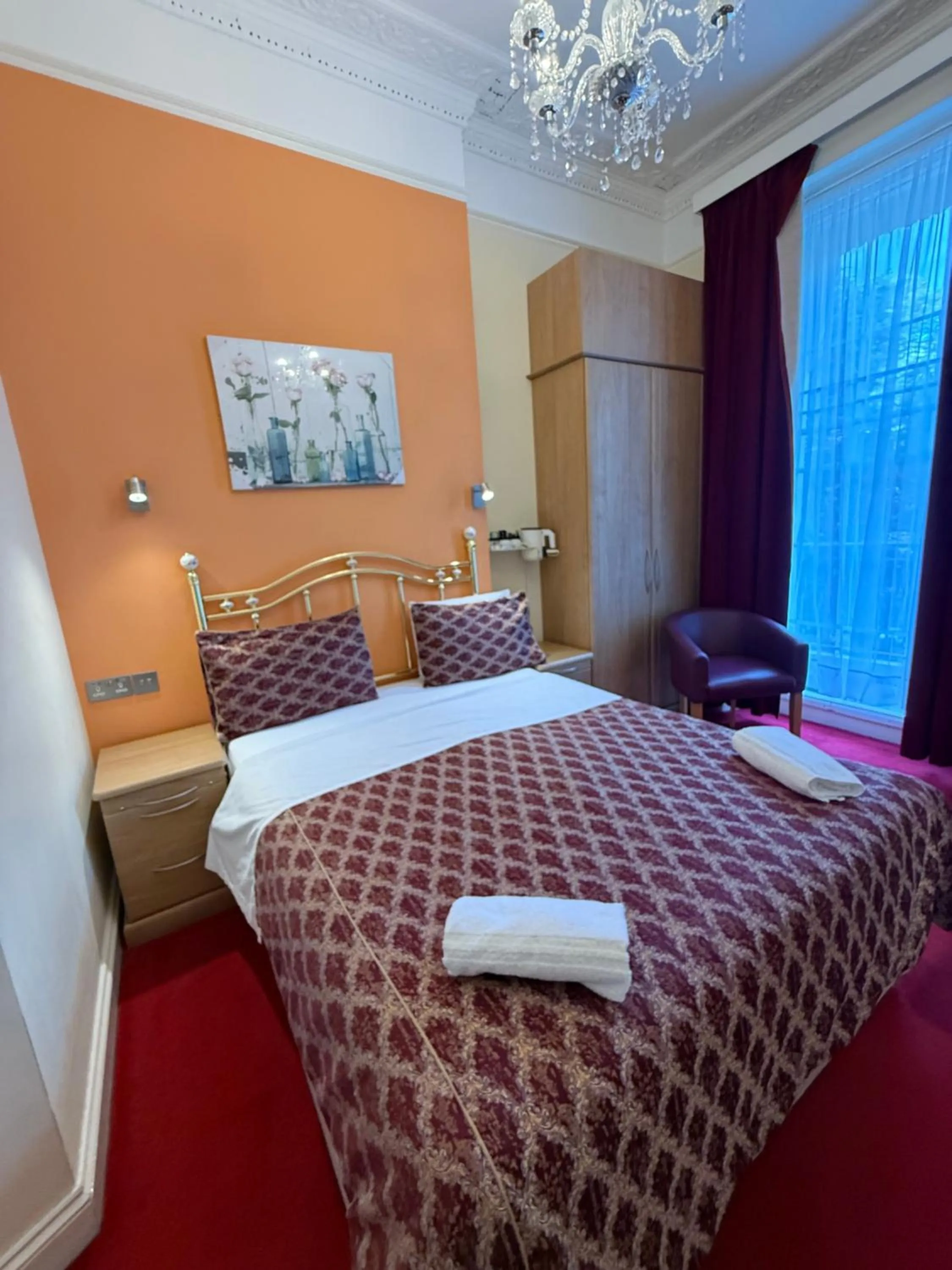 Bed in Albro House Hotel, London