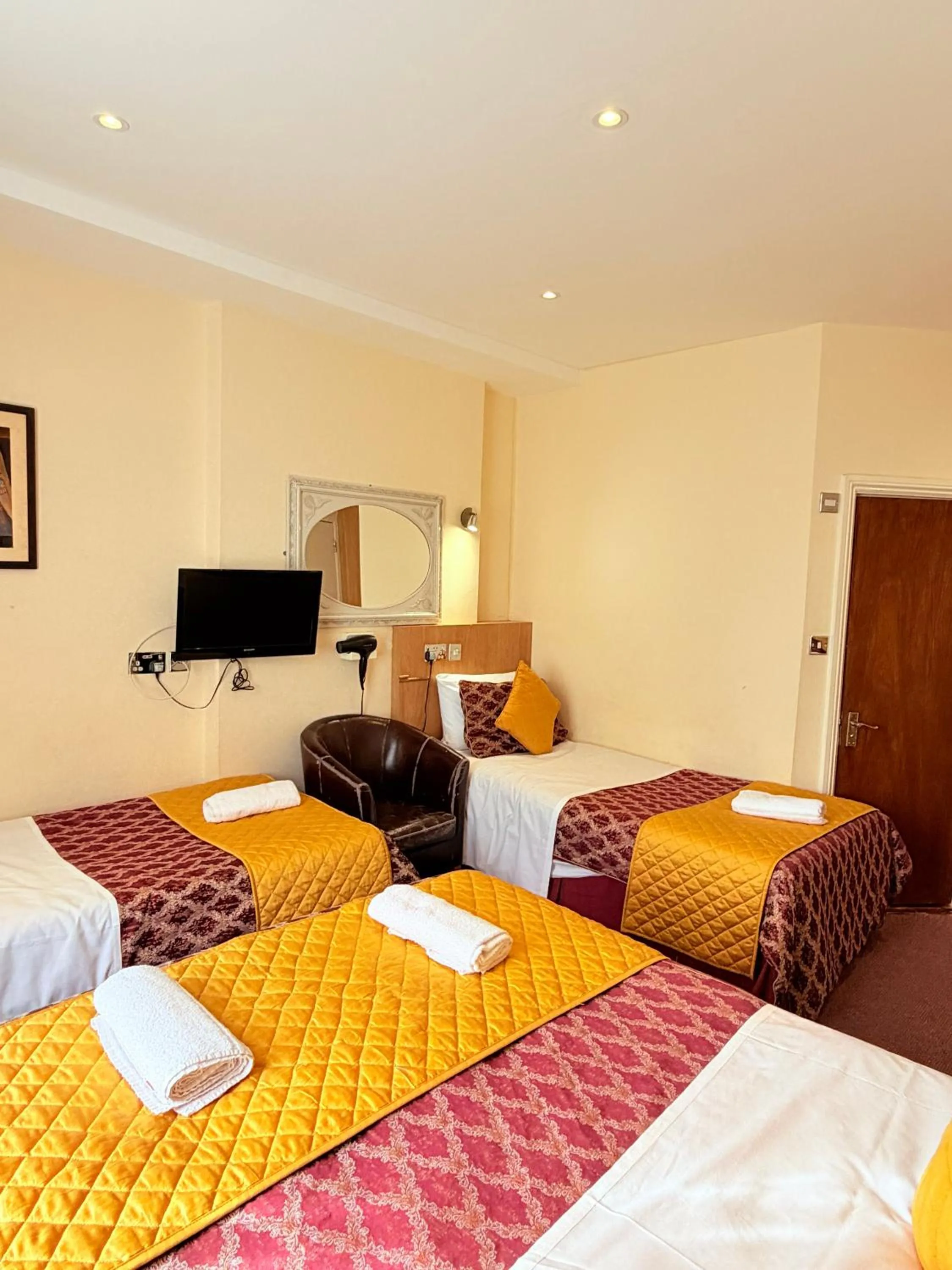 Bed in Albro House Hotel, London