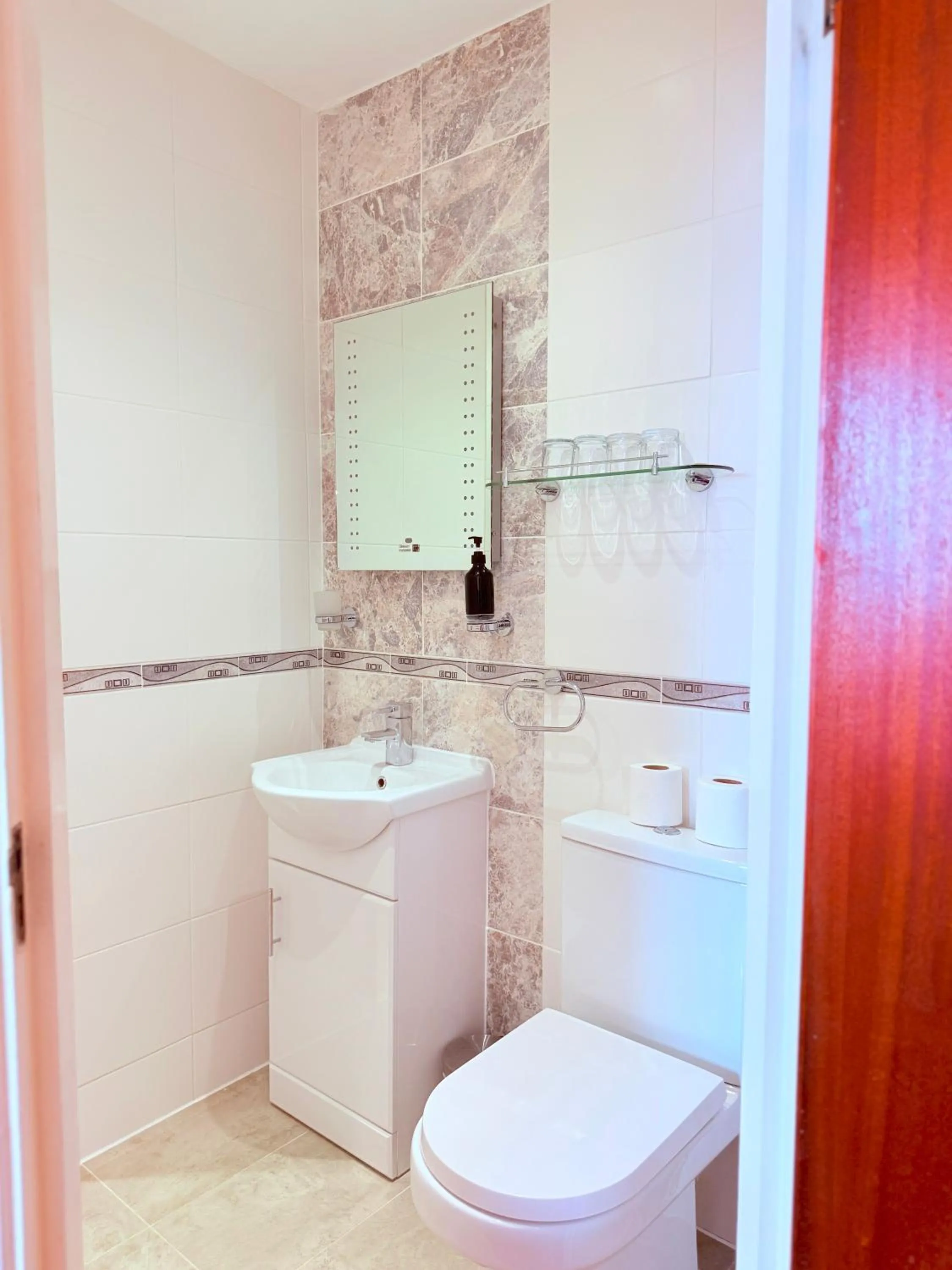 Toilet in Albro House Hotel, London