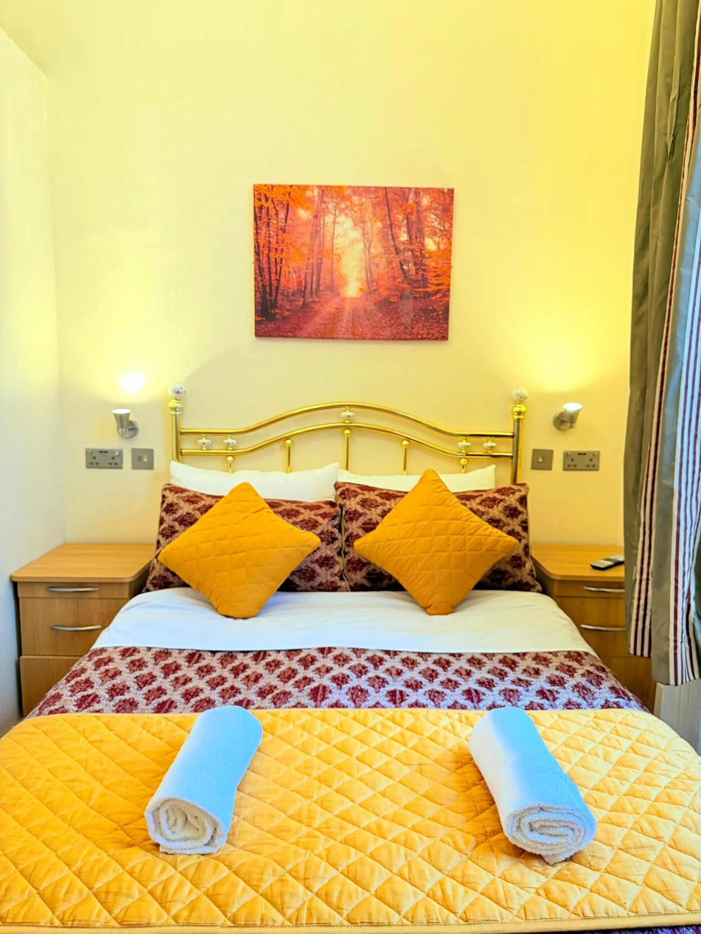 Bed in Albro House Hotel, London