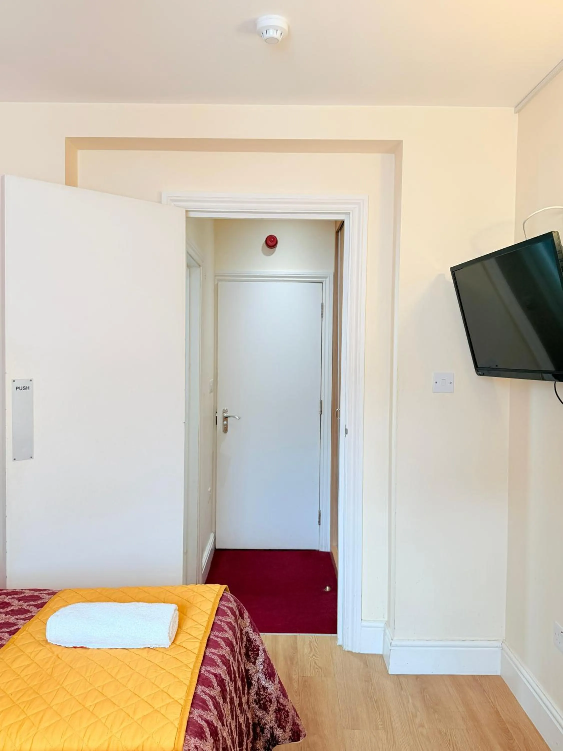 Bed in Albro House Hotel, London