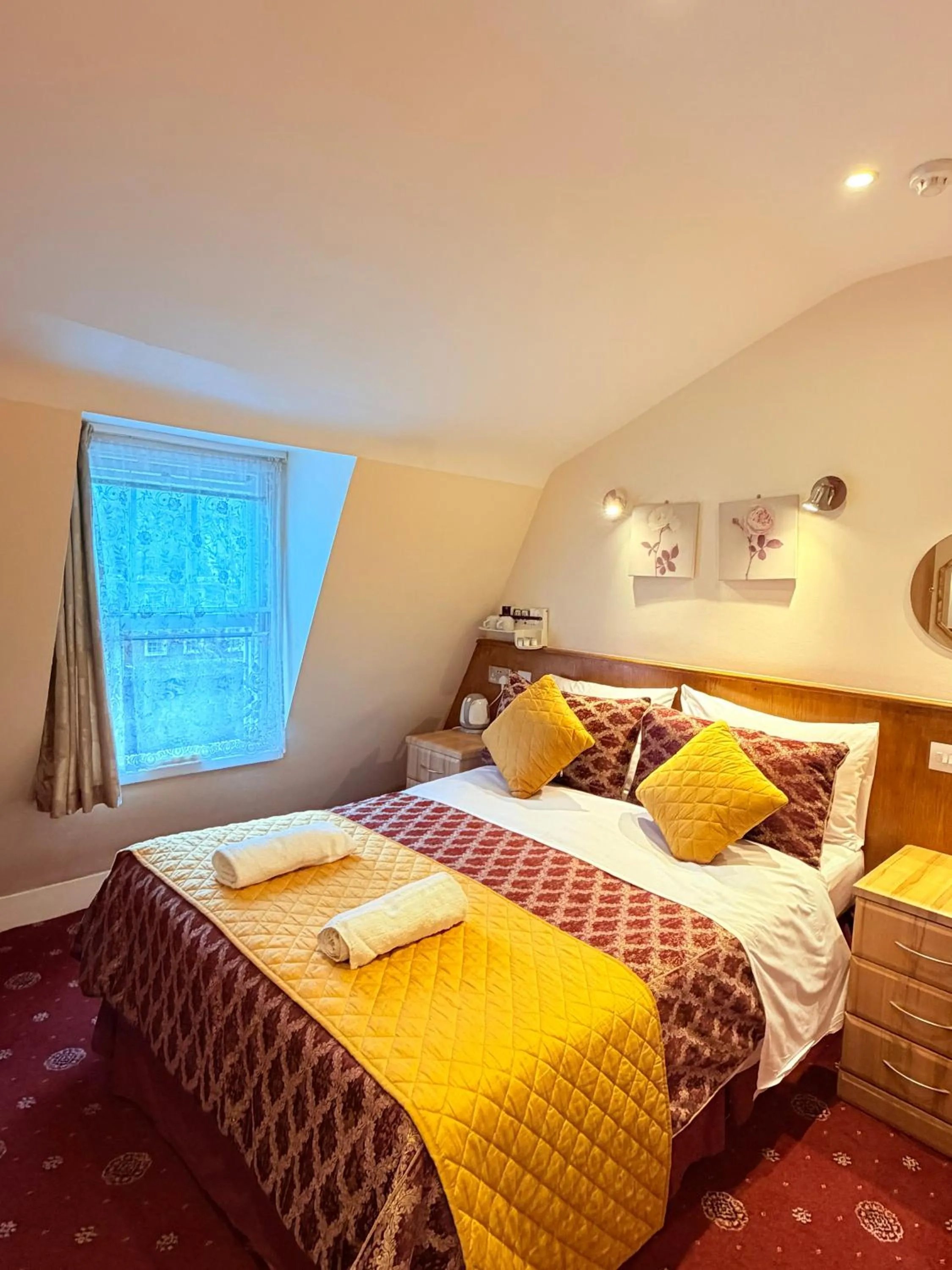 Bed in Albro House Hotel, London