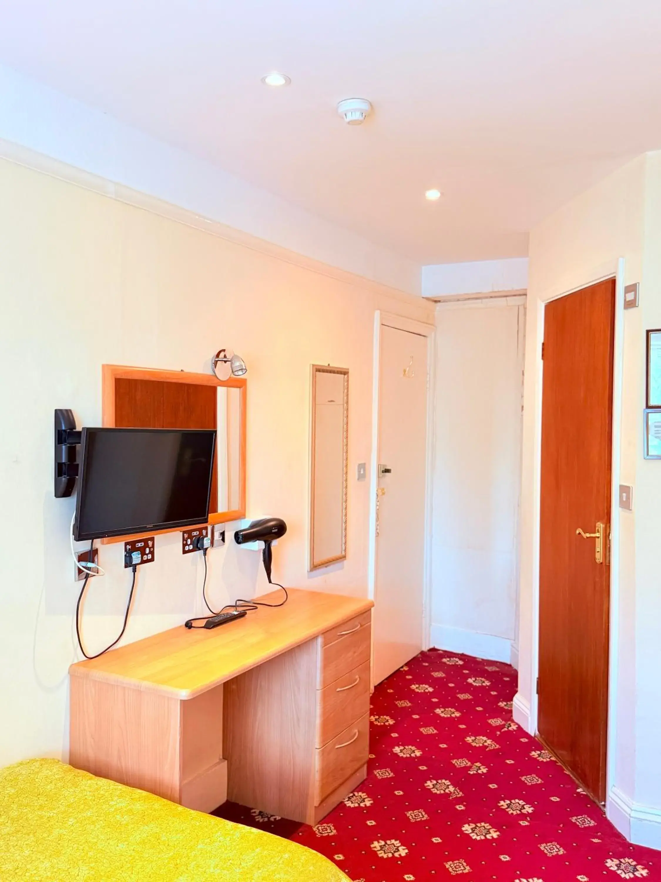 Bedroom, Bed in Albro House Hotel, London Bedroom, Bed in Albro House Hotel, London